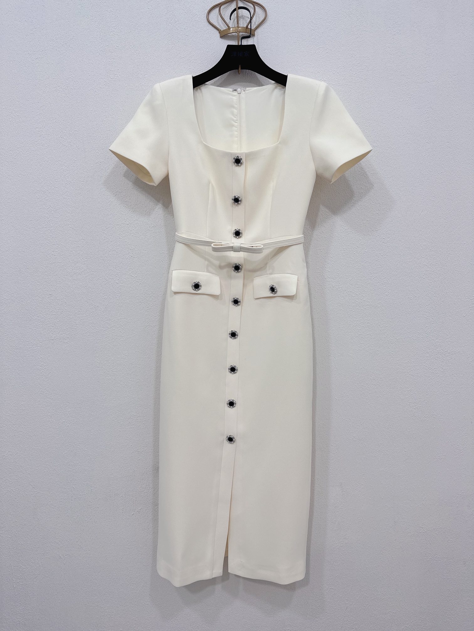 NO:331382,Self-Portrait New Season Series Official Website Synchronization Original one-to-one high-end custom French retro style Sexy and generous collar off-white High-waisted slimming evening dress Dress One-color four-size SMLXL (S skirt length 121CM, bust 84CM, suitable waist 67CM, hip 90CM, and so on. Everyone measures differently. 1-3CM error is normal), skirts, alexander wang19860909Self-Portrait 新一季系列 官网同步 原版一比一高端定制法式复古风 性感大方领 米白色 高腰显瘦晚礼服 连衣裙一色四码SMLXL（S裙长121CM 胸围84CM 内合适 腰围67CM 臀围90CM以此类推 每个人测量方式不同 1-3CM误差正常）,,skirts,alexander wang,Women's clothing