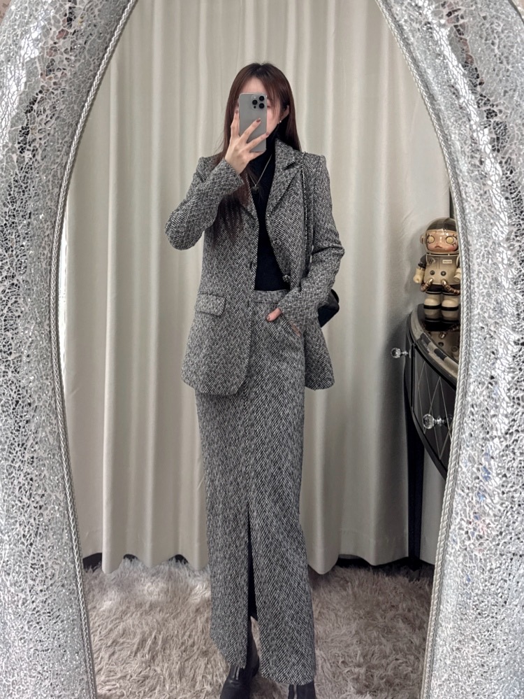 NO:568245,Self-Portrait new season series, synchronized with the official website, original one-to-one high-end customization, exquisite elegant lady, gray and white thick flowers, herringbone lapels, slim shoulder long sleeves, suit woolen jacket, one color and three sizes SML (jacket S length 70CM, bust 94CM, sleeve length 60CM and so on, everyone's measurement method is different, the difference is 1-3CM, normal),, jackets & coats, business suit, alexander wang19860909Self-Portrait 新一季系列 官网同步 原版一比一高端定制 精致气质名媛 灰白粗花 人字纹翻领 修身正肩长袖 西装毛呢外套一色三码SML（外套S衣长70CM 胸围94CM 袖长60CM以此类推每个人测量方式不同相差1-3CM正常）,,jackets & coats,business suit,alexander wang,Women's clothing