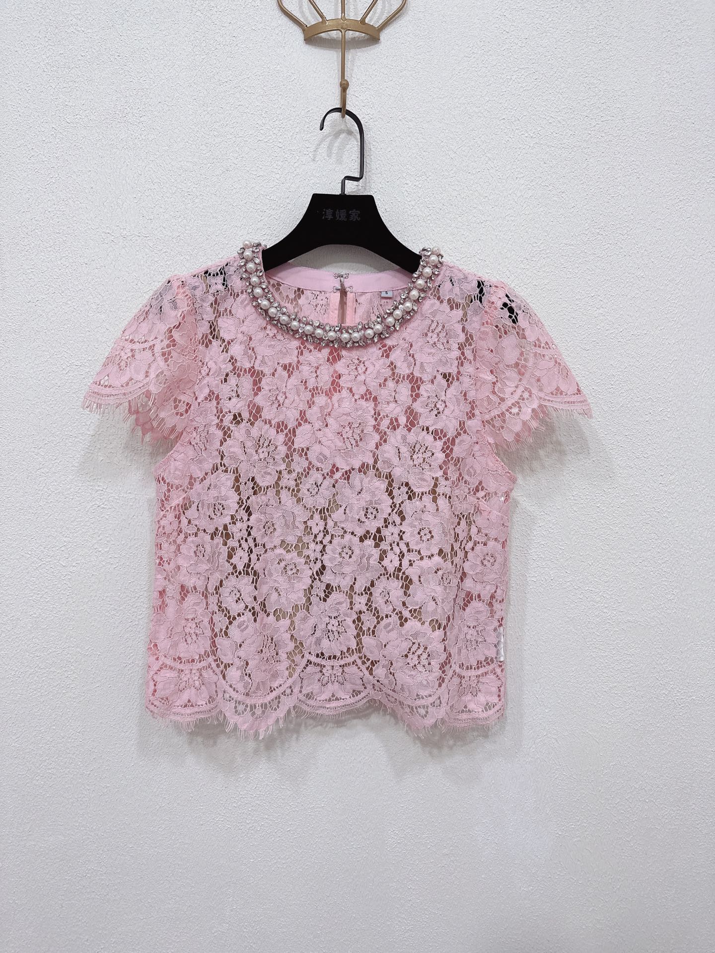 NO:331378,Self-Portrait New Season Series Official Website Synchronization Original One-to-One High-end Customization French Pink Eyelash Lace Pearl Decoration Short Sleeve Round Neck Lace Shirt Short Top One Color Three Size SML (S Bust 84CM Suitable in 84CM Length 49CM Length 17CM Length and so on), T-shirt,alexander wang19860909Self-Portrait 新一季系列 官网同步 原版一比一高端定制 法式粉色 睫毛蕾丝 珍珠装饰 短袖圆领 蕾丝衫短款上衣 一色三码SML（S胸围84CM内合适 衣长49CM 袖长17CM以此类推）,,T-shirt,alexander wang,Women's clothing