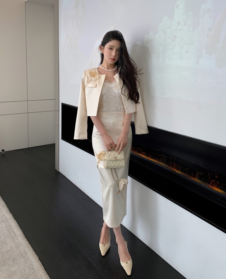 NO:591482,Self-Portrait new season series, official website synchronization, original one-to-one high-end customization, satin new Chinese style, long-sleeved jacket, sleeveless dress, half-length skirt, fashionable three-piece suit, one color and three sizes SML (jacket S bust 86CM, length 43CM, skirt S waist 66CM, skirt length 79CM, sleeveless dress S, bust 84CM suitable, waist 78CM  Skirt length is 82CM and so on) (manual measurement error of 1~3CM is normal),,skirts,jackets & coats,alexander wang19860909Self-Portrait 新一季系列 官网同步 原版一比一高端定制 缎面新中式 长袖外套无袖连衣裙半身长裙 时尚三件套装 一色三码SML（外套S胸围86CM 衣长43CM半裙S腰围66CM 裙长79CM 无袖连衣裙S胸围84CM内合适 腰围78CM 裙长82CM以此类推）（手工测量1～3CM误差正常）,,skirts,jackets & coats,alexander wang,Women's clothing