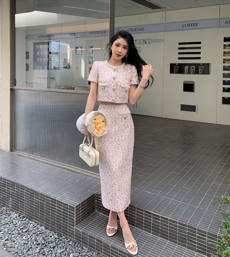 NO:650438,Self-Portrait new season series official website synchronization original one to one high-end customization small fragrant style tweed three-piece set short short-sleeved top tweed small fragrant style hip-covering skirt mid-length skirt tweed pearl short-sleeved dress red pink three-piece set one color three sizes SML (top S bust 85CM, length 42CM, skirt S waist 66CM, hip 90CM, skirt length 80CM  Dress S is suitable for chest circumference 84CM, waist circumference 68CM, skirt length 82CM and so on) (manual measurement error of 1~3CM is within the normal range, half length, skirts, T-shirts, alexander wang19860909Self-Portrait 新一季系列 官网同步 原版一比一高端定制 小香风粗花呢 三件套 短款短袖上衣粗花呢小香风包臀半裙中长裙粗花呢珍珠短袖连衣裙 红粉色三件套 一色三码SML（上衣S胸围85CM 衣长42CM 半身长裙S腰围66CM 臀围90CM 裙长80CM 连衣裙S胸围84CM内合适 腰围68CM 裙长82CM以此类推）（手工测量1～3CM误差属于正常范围 长半,,skirts,T-shirt,alexander wang,Women's clothing