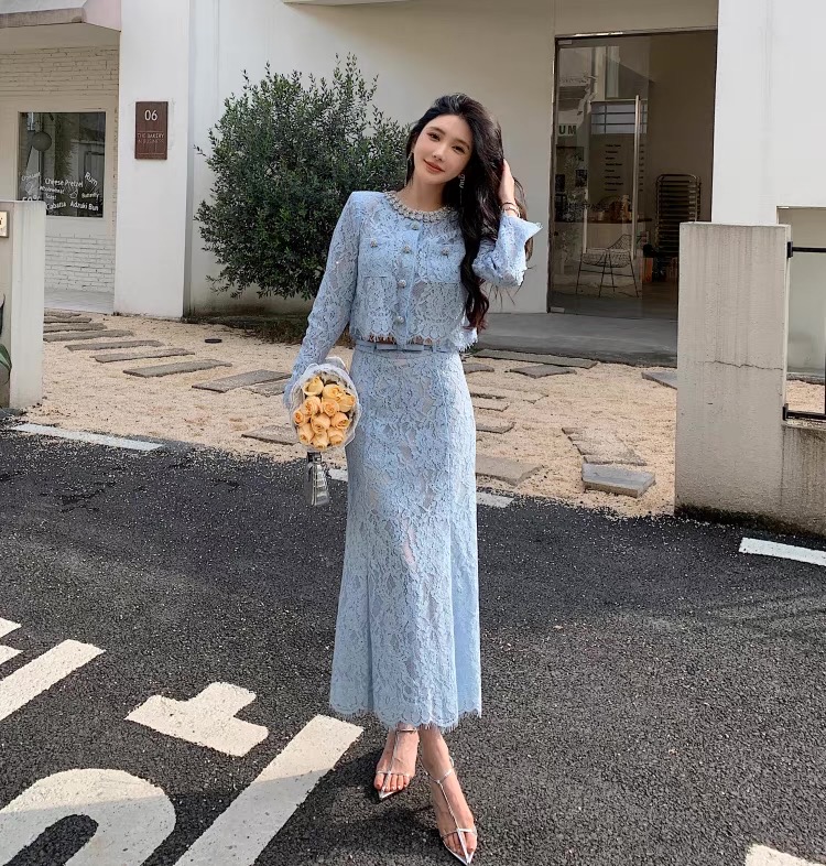 NO:590007,Jacket, skirt, Self-Portrait, new season series, official website synchronization, original one-to-one high-end customized white temperament, heavy diamond decoration, lace long-sleeved top, cardigan two-piece set, lace fishtail long skirt, complete suit (with belt), two colors and three sizes, SML, white, blue (jacket S, length 44CM, bust 84CM, suitable for skirt S, waist 66CM, skirt length 81CM  Hip circumference 88CM and so on,,skirts,jackets & coats,alexander wang19860909外套 半裙Self-Portrait 新一季系列 官网同步 原版一比一高端定制白色气质 重工钻饰 蕾丝长袖上衣开衫两件套蕾丝鱼尾半身长裙 一整套装（配腰带） 两色三码SML 白色 蓝色（外套S衣长44CM 胸围84CM 内合适 半裙S 腰围66CM 裙长81CM 臀围88CM以此类,,skirts,jackets & coats,alexander wang,Women's clothing