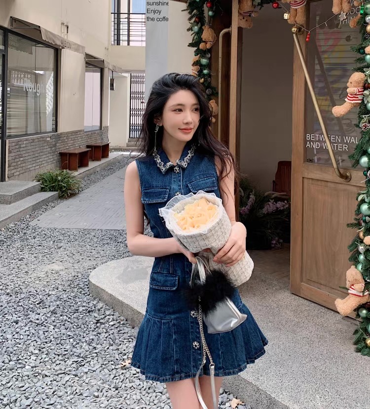 NO:658374,Self-Portrait new season series, synchronized with the official website, original one-to-one high-end customized denim blue, hand-made diamond lapels, sleeveless retro, small dress, one color, three sizes SML (S skirt length 82CM, bust 84CM suitable, waist 68CM, hips 87CM and so on),,skirts,alexander wang19860909Self-Portrait 新一季系列 官网同步 原版一比一高端定制牛仔蓝色 手工钻饰翻领 无袖复古 小洋装 连衣裙 一色三码SML（S裙长82CM 胸围84CM内合适 腰围68CM 臀围87CM 以此类推）,,skirts,alexander wang,Women's clothing