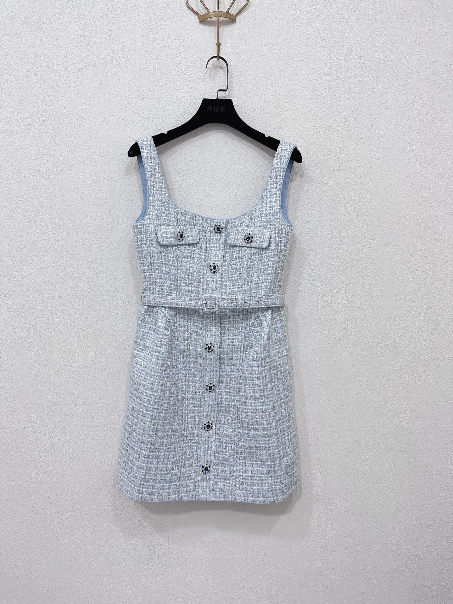 NO:331386,Self-Portrait New Season Series Official Website Synchronization Original one-to-one high-end custom blue mixed color Small fragrance style weaving Thick tweed Beautiful flower bud short skirt One color three-code SML (S skirt length 80CM, bust 84CM, suitable waist 67CM, and so on. Everyone measures differently. 1-3CM error is normal), skirts, alexander wang19860909Self-Portrait 新一季系列 官网同步 原版一比一高端定制蓝混色 小香风编织 粗花呢 漂亮花苞短裙 一色三码SML（S裙长80CM 胸围84CM 内合适 腰围67CM 以此类推 每个人测量方式不同 1-3CM误差正常）,,skirts,alexander wang,Women's clothing