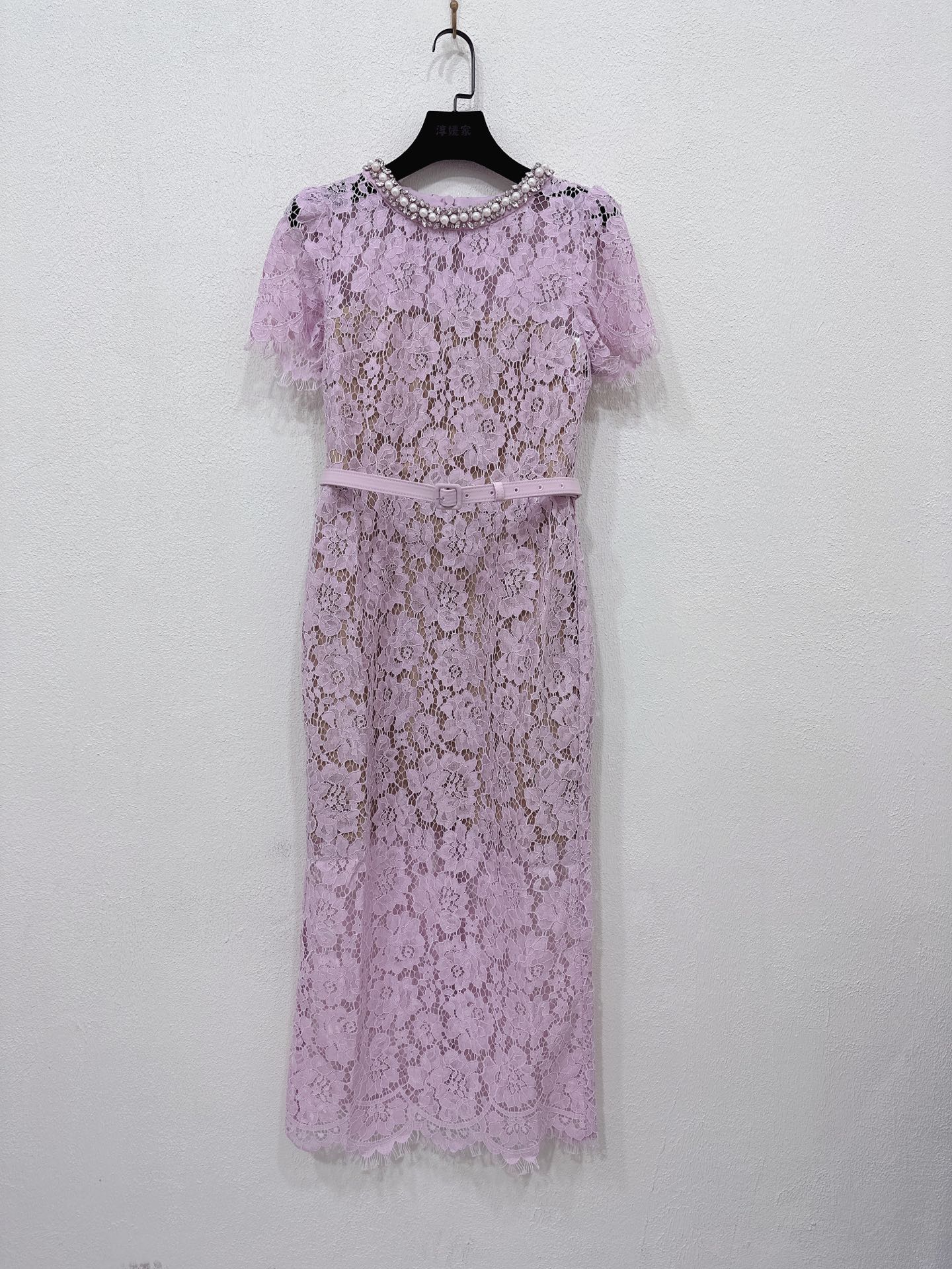 NO:587383,Self-Portrait new season series, synchronized with the official website, original one-to-one high-end customization, pink and purple eyelash lace, short-sleeved round neck, high-waist slim dress, evening dress, hand-beading (belt included) one color, four sizes SML19860909Self-Portrait 新一季系列 官网同步 原版一比一高端定制 粉紫色睫毛蕾丝花边 短袖圆领 高腰显瘦连衣裙晚礼服手工钉珠（送腰带）一色四码SMLXL（S衣长120CM 胸围84CM内合适 腰围67CM 臀围90CM以此类推）,,skirts,T-shirt,alexander wang,Women's clothing