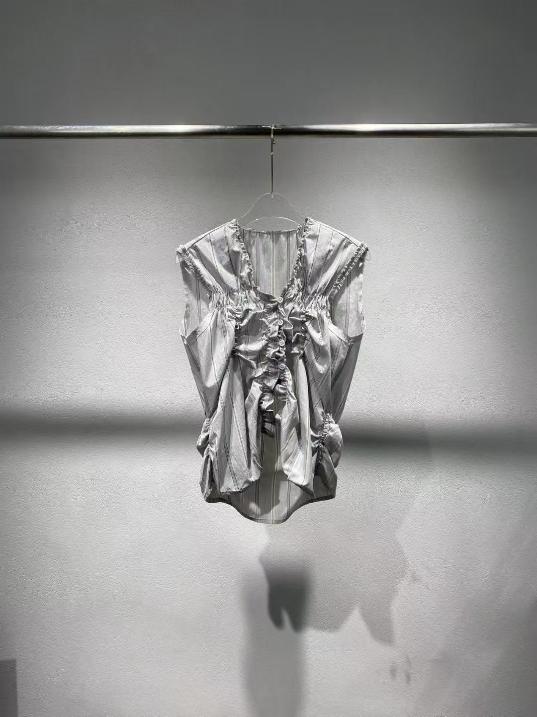 NO:328412,【LOW CLASSIC Designer Brand】SND ​​SS25 pleated sleeveless top Three-color three-code SML (S bust 100CM, 60CM, shoulder width 39CM, and so on),alexander wang19860909【LOW CLASSIC 设计师品牌】SND SS25 褶皱无袖上衣 三色三码SML（S胸围100CM 衣长60CM 肩宽39CM 以此类推）,,alexander wang,Women's clothing