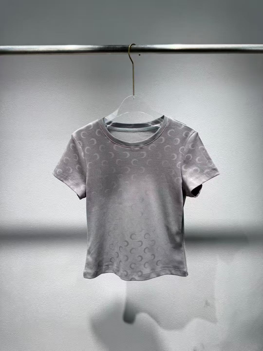 NO:421128,Marine serre 25 spring and summer gradient short-sleeved crooked moon full print short-sleeved T-shirt Two-color three-code SML Blue Gray-brown (S bust 78CM shoulder width 34CM length 51CM and so on), T-shirt,tees,t-shirt,alexander wang19860909Marine serre 25春夏 渐变短袖弯 月亮满印短袖T恤 两色三码SML 蓝色 灰棕色（S胸围78CM 肩宽34CM 衣长51CM以此类推）,,T-shirt,tees，t-shirt,alexander wang,Women's clothing