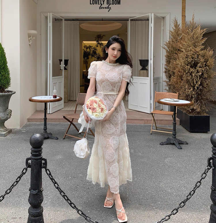 NO:432920,Self-Portrait New Season Series Official Website Synchronization Original one-to-one high-end custom rose plate lace round neck, short-sleeved off-white fishtail long skirt (with belt) One-color four-code SMLXL (S skirt length 124CM, bust 84CM, suitable waist circumference 67CM, and so on. Everyone measures differently. 1-3CM error is normal), skirts, T-shirt, alexander wang19860909Self-Portrait 新一季系列 官网同步 原版一比一高端定制玫瑰盘花 蕾丝圆领 短袖米白色 鱼尾连衣长裙（送腰带）一色四码SMLXL（S裙长124CM 胸围84CM 内合适 腰围67CM以此类推 每个人测量方式不同 1-3CM误差正常）,,skirts,T-shirt,alexander wang,Women's clothing