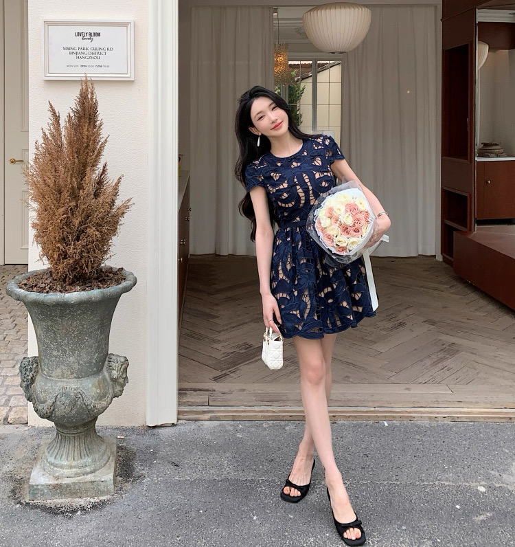 NO:437303,Self-Portrait New Season Series Official Website Synchronization Original one-to-one high-end custom dark blue Laser hollow Embroidered bow Short sleeve round neck Short dress One-color three-code SML (S skirt length 85CM, bust 84CM, suitable waist 67CM, and so on, skirts, T-shirt, alexander wang19860909Self-Portrait 新一季系列 官网同步 原版一比一高端定制深蓝色 激光镂空 刺绣蝴蝶结 短袖圆领 短款连衣裙 一色三码SML（S裙长85CM 胸围84CM 内合适 腰围67CM 以此类推,,skirts,T-shirt,alexander wang,Women's clothing