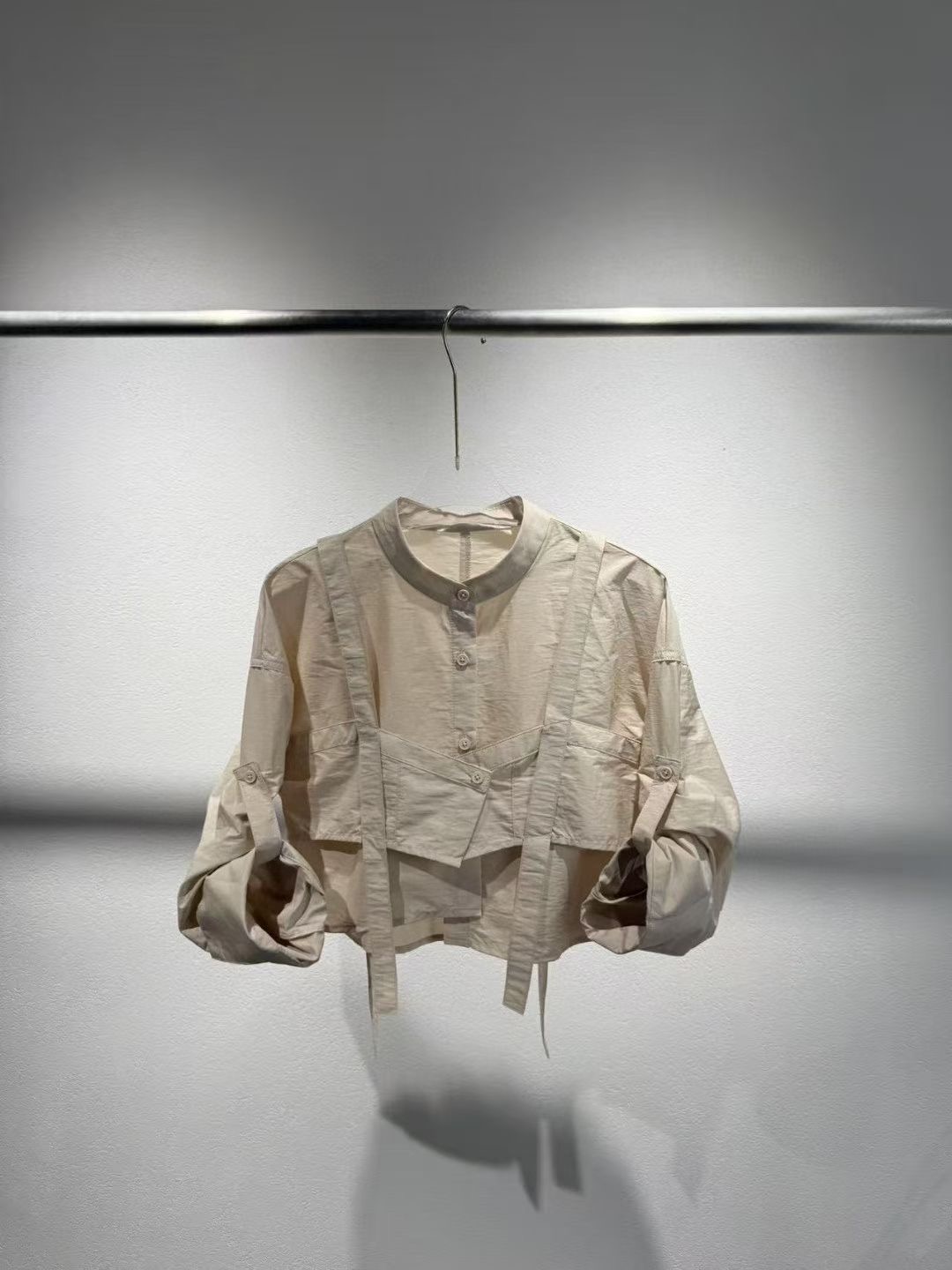 NO:458186,Autumn and winter New products UN3D irregular loose long sleeves short shirt One color three-code SML (S bust 105CM shoulder width 55CM length 43CM and so on),,alexander wang19860909秋冬 新品 UN3D 不规则宽松 长袖个性短款 衬衣 一色三码SML（S胸围105CM 肩宽55CM 衣长43CM以此类推）,,alexander wang,Women's clothing