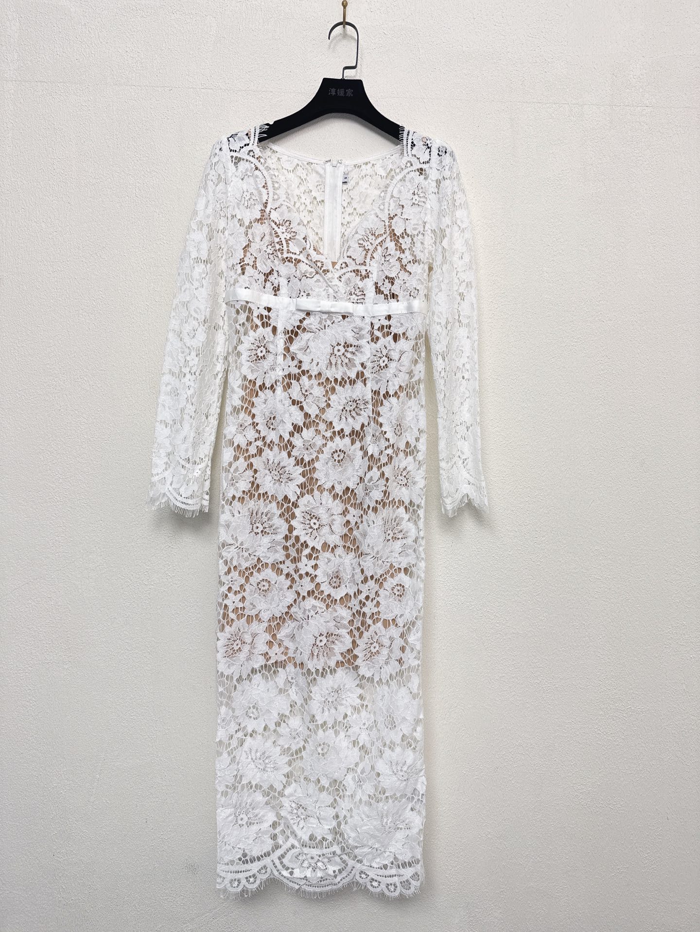 NO:791377,Self-Portrait new season series, official website synchronization, original one-to-one high-end customization, pure white long-sleeved V-neck, burgundy short-sleeved lace dress, bow dress, two colors and four sizes, white, burgundy, SMLXL (S bust is suitable within 84CM, waist 68CM, hip 88CM, skirt length 123CM and so on) (manual measurement, 1~3CM error is normal), skirts, T-shirt,19860909Self-Portrait 新一季系列 官网同步 原版一比一高端定制 纯净白长袖V领 酒红色短袖 蕾丝连衣裙 蝴蝶结礼服裙 两色四码 白色 酒红色 SMLXL（S胸围84CM内合适 腰围68CM 臀围88CM 裙长123CM 以此类推）（手工测量 1～3CM误差正常）,,skirts,T-shirt,,Women's clothing
