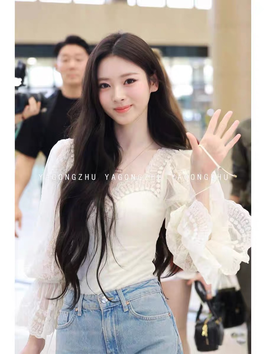 NO:477678,New styles are available in stock. 25 autumn and winter new heavy industry embroidered puff sleeve splicing elastic onesie, one color three-code SML (S bust 79CM, shoulder width 33CM, garment length 67CM, and so on),,alexander wang19860909新款现货供应.25秋冬新款重工刺绣泡泡袖拼接弹力连体衣 一色三码SML（S胸围79CM 肩宽33CM 衣长67CM 以此类推）,,alexander wang,Women's clothing