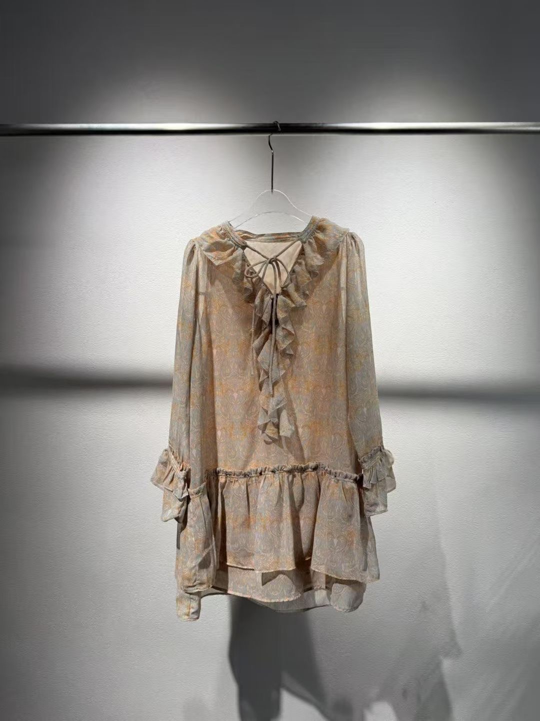 NO:477723,Zadig&Voltaire 25 new product Ralice printed mini niche print V-neck lotus leaf loose fairy dress One color three-code SML (S bust 107CM shoulder width 33CM length 83CM and so on), skirts,alexander wang19860909Zadig&Voltaire 25新品Ralice 印花迷你 小众印花V领 荷叶宽松 仙仙连衣裙 一色三码SML（S胸围107CM 肩宽33CM 衣长83CM以此类推）,,skirts,alexander wang,Women's clothing