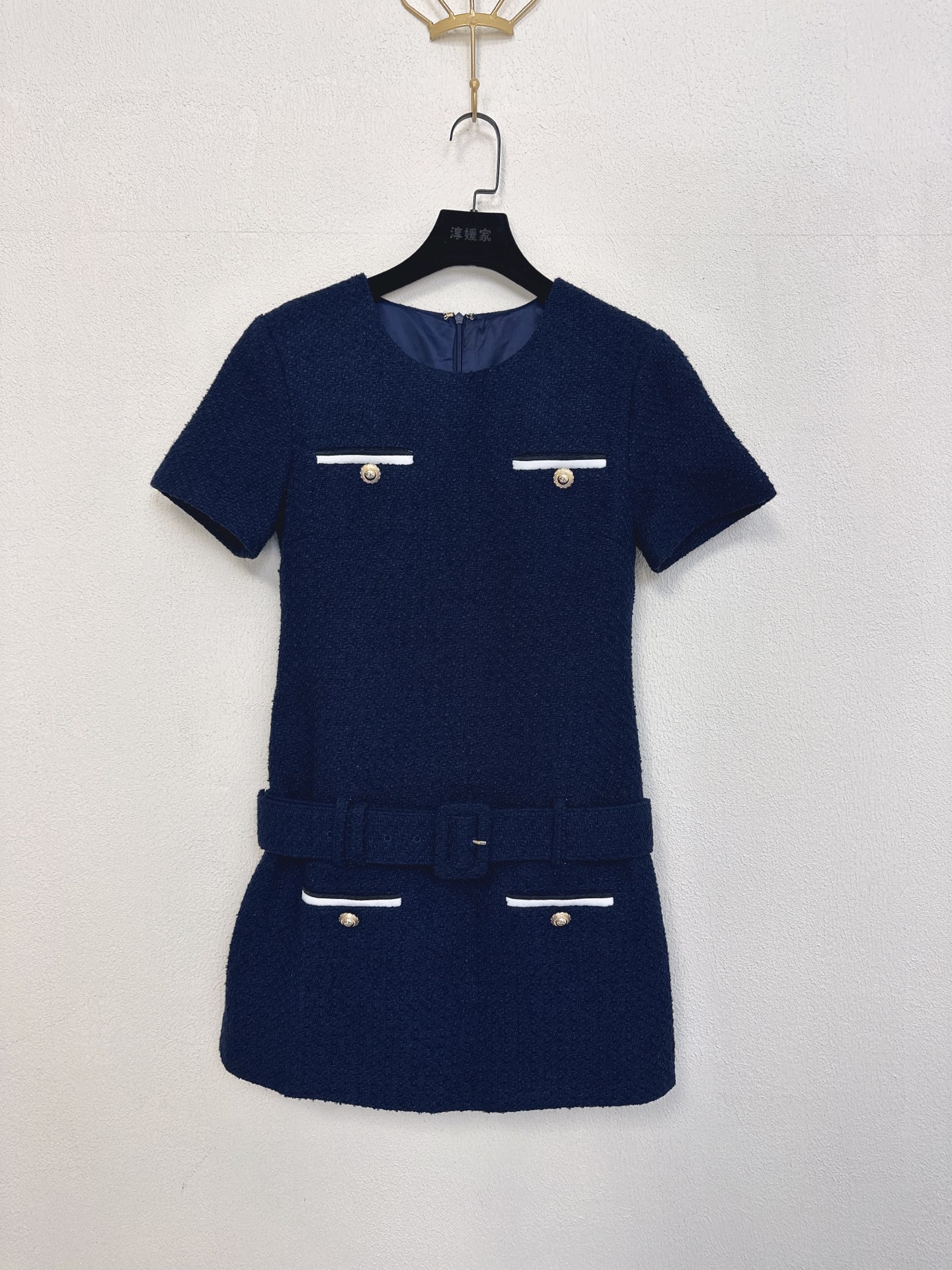 NO:761432,Self-Portrait new season series synchronized with the official website. Original one-to-one high-end custom-made small tweed jacket, high-waisted slim culottes, short-sleeved dress, fashion suit, three-piece set, one color and three sizes SML (short culottes S waist 67CM, culottes length 32CM, jacket S bust 88CM, length 47CM, dress S skirt length 81CM, bust 84CM suitable, waist 74CM and so on. Everyone has different measurement methods.  1-3CM error is normal),,skirts,jackets & coats,T-shirt,19860909Self-Portrait 新一季系列 官网同步 原版一比一高端定制小香风粗花呢外套高腰显瘦裙裤短袖连衣裙 时尚套装 三件套 一色三码SML（短裙裤S腰围67CM 裙裤长32CM 外套S胸围88CM衣长47CM 连衣裙S裙长81CM 胸围84CM内合适 腰围74CM 以此类推 每个人测量方式不同 1-3CM误差正常）,,skirts,jackets & coats,T-shirt,,Women's clothing