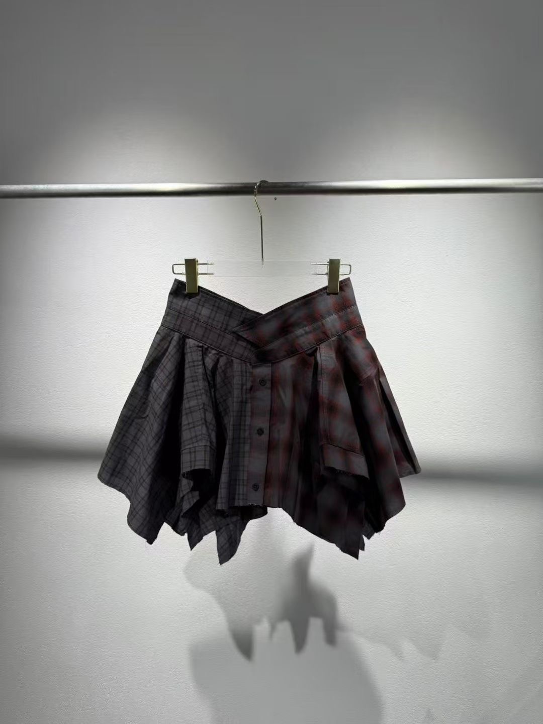 NO:485859,Alexander Wang King 25 high waist and irregular half-body with autumn and winter contrasting plaid splicing skirt One color three-code SML, alexander wang, skirts, alexander wang19860909Alexander Wang大王 25秋冬高腰显瘦不规则半身 撞色格子拼接半裙 一色三码SML,,alexander wang,skirts,alexander wang,Women's clothing