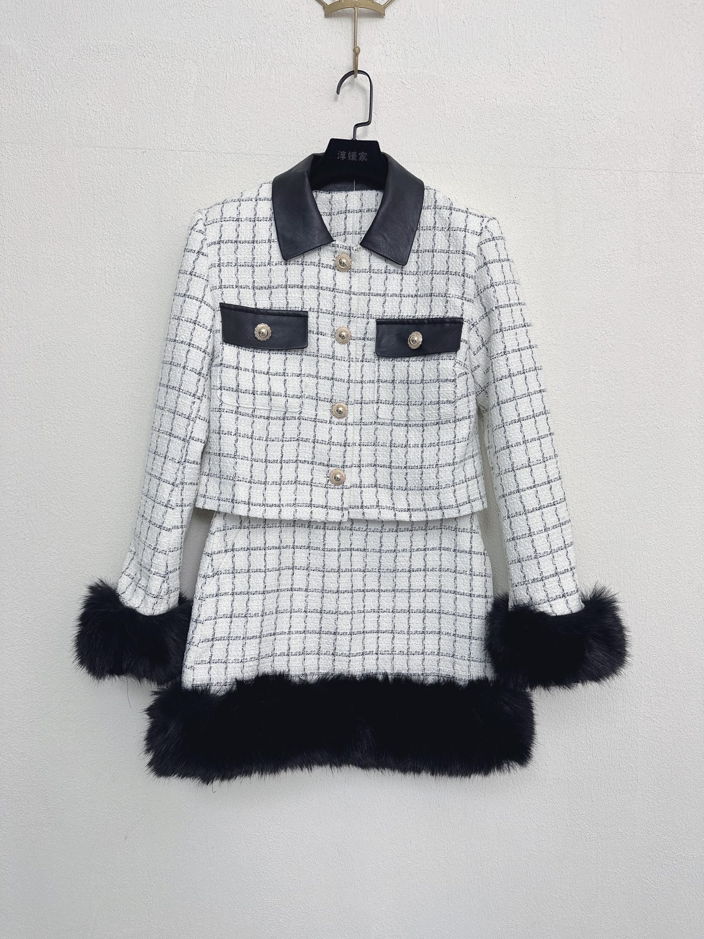 NO:489908,Self-Portrait New Season Series Official Website Synchronization Original one-to-one high-end customization White plaid jacket high waist short skirt long sleeve lapel dress Three-piece suit One-color three-code SML (dress S bust 85CM suitable inside waist 71CM skirt length 81CM jacket S bust 90CM jacket length 46CM short skirt S waist 67CM skirt length 39CM and so on) Long sleeves, skirts, jackets & coats, alexander wang19860909Self-Portrait 新一季系列 官网同步 原版一比一高端定制 白色格子外套高腰短裙长袖翻领连衣裙 三件套装 一色三码SML（连衣裙S胸围85CM内合适 腰围71CM 裙长81CM 外套S胸围90CM衣长46CM 短裙S腰围67CM 裙长39CM以此类推） 长袖,,skirts,jackets & coats,alexander wang,Women's clothing