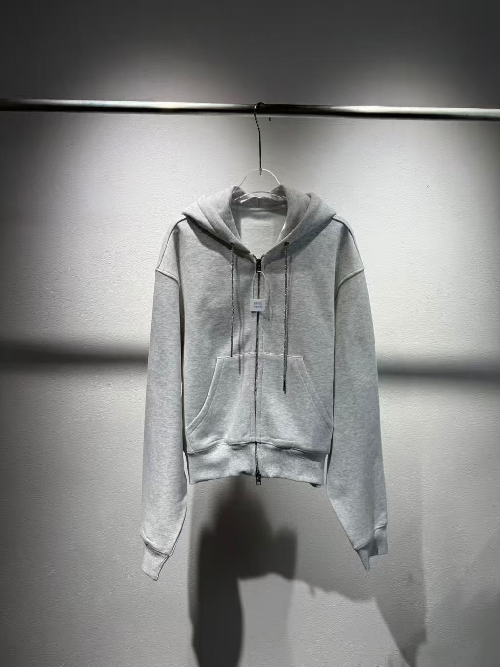 NO:495216,ALEXANDER WANG King 25 Autumn and Winter New Product Original Color Drawstring Hoodie Plus Fleece Loose Sweatshirt Jacket Two-color Three-code SML Black Gray (S bust 110CM Shoulder width 54CM Long length 58CM And so on),,alexander wang,hoodie,sweatshirts,jackets & coats,hats,alexander wang19860909ALEXANDER WANG大王 25秋冬新品 原版对色 抽绳帽衫 加绒宽松 卫衣外套 两色三码SML 黑色 灰色（S胸围110CM 肩宽54CM衣长58CM 以此类推）,,alexander wang,hoodie,sweatshirts,jackets & coats,hats,alexander wang,Women's clothing