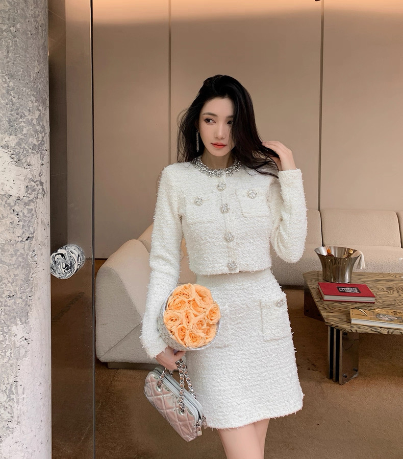 NO:496758,Self-Portrait New Season Series Official Website Synchronization Original One-to-One High-end Customization Xiaoxiang Style Heavy Industry Diamond Decoration Knitted Short Jacket High Waist Short Skirt Two-piece Set One Color Three Size SML (Coat M Bust 84CM Long Sleeve 58CM Long Skirt S Waist 66CM Long Skirt 40CM Long S And so on, Skirts, Jackets & Coats,alexander wang19860909Self-Portrait 新一季系列 官网同步 原版一比一高端定制 小香风 重工钻饰针织短款外套高腰半身短裙 两件套装 一色三码SML（外套M胸围84CM 衣长42CM袖长58CM 半裙S腰围66CM 裙长40CM 以此类推,,skirts,jackets & coats,alexander wang,Women's clothing