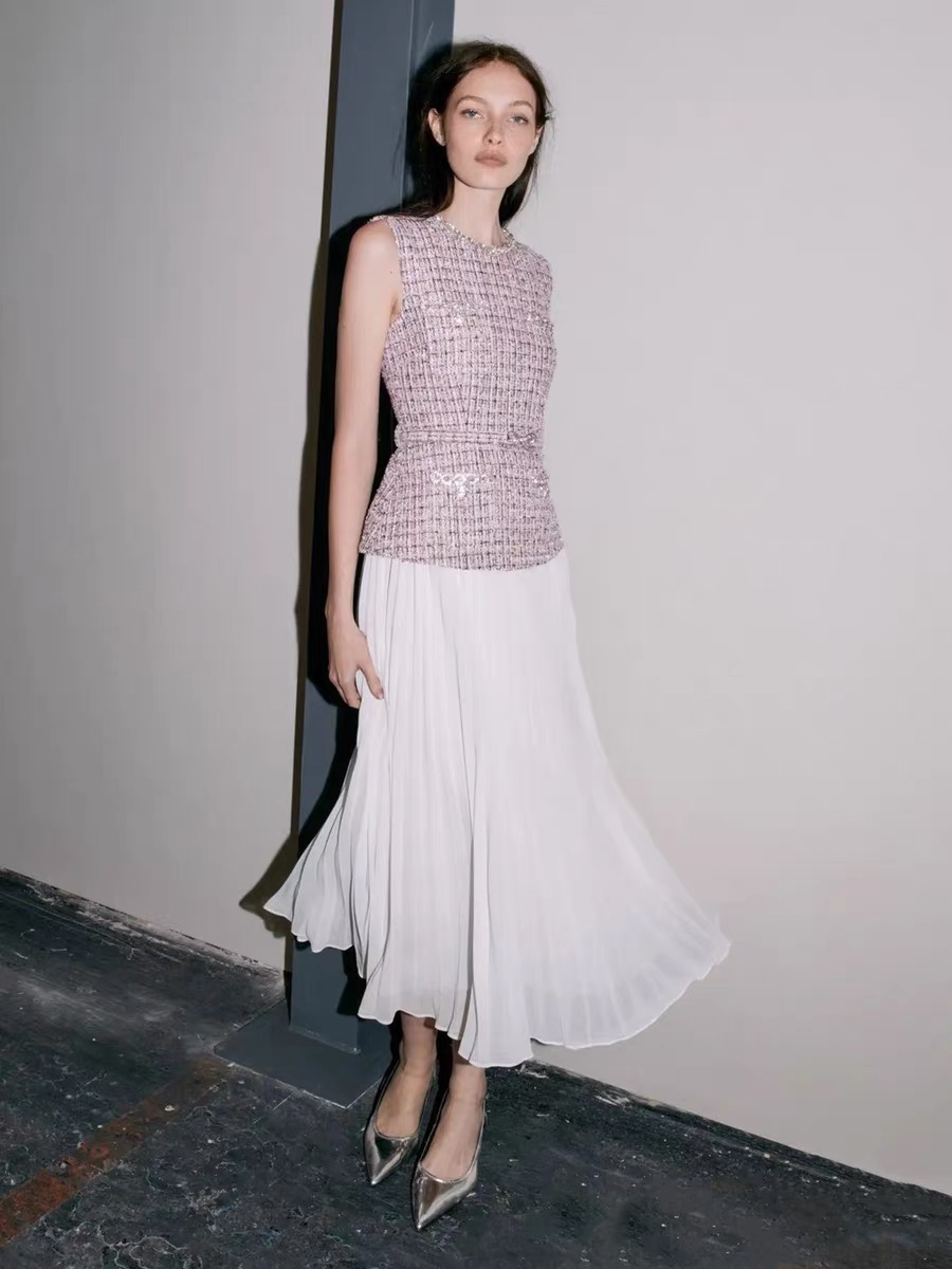 NO:501892,Self-Portrait New Season Series Official Website Synchronization Original one-to-one high-end customization Heavy Industry Diamond Chain Round Neck Thick Tweed Slimming and Waist Spliced ​​Chiffon Pleated Long Dress One Color Four SMLXL (S Bust 84CM Suitable within 68CM Waist Circle 120CM Longitudinal Measuring Each person's measurement method is different 1CM~3CM The difference is normal) C, skirts, alexander wang19860909Self-Portrait 新一季系列 官网同步 原版一比一高端定制 重工钻饰链条 圆领粗花呢 显瘦收腰 拼接雪纺百褶长连衣裙 一色四码 SMLXL（S胸围84CM内合适 腰围68CM 衣长120CM 手工测量每个人测量方式不同 1CM～3CM差异正常哦）C,,skirts,alexander wang,Women's clothing