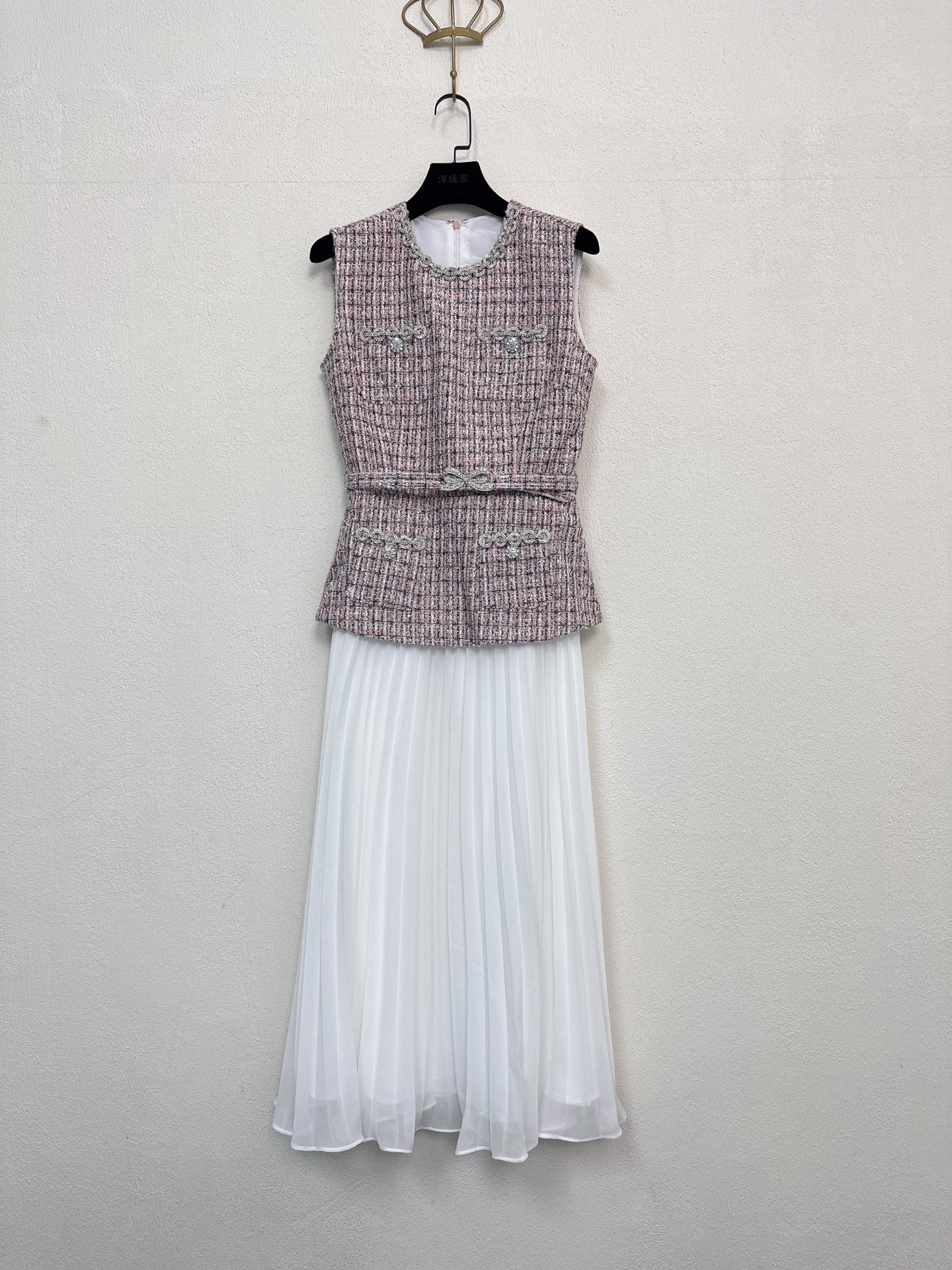 NO:501887,Self-Portrait New Season Series Official Website Synchronization Original one-to-one high-end customization Heavy Industry Diamond Chain Round Neck Thick Tweed Slimming and Waisting Spliced ​​Chiffon Pleated Long Dress One Color Four SMLXL (S Bust 84CM Suitable within 68CM Waist Circle 120CM Longitudinal Measuring Each person's measurement method is different 1CM~3CM The difference is normal, skirts, alexander wang19860909Self-Portrait 新一季系列 官网同步 原版一比一高端定制 重工钻饰链条 圆领粗花呢 显瘦收腰 拼接雪纺百褶长连衣裙 一色四码 SMLXL（S胸围84CM内合适 腰围68CM 衣长120CM 手工测量每个人测量方式不同 1CM～3CM差异正常哦,,skirts,alexander wang,Women's clothing