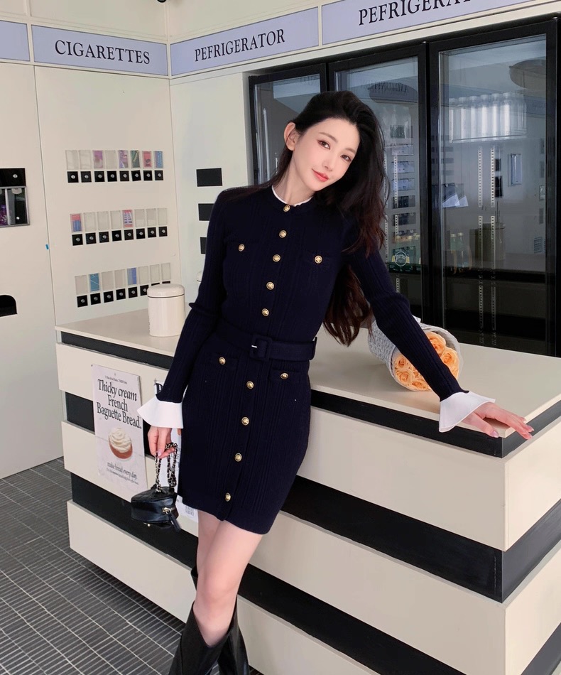 NO:505529,Self-Portrait New Season Series Official Website Synchronization Original One-to-One High-end Customization Qianjin Xiaoxiang Style Navy Blue Knitted Long Sleeve Round Neck Short hip-covered Dress One-color Three-code SML (S bust 74CM waist 54CM hip 74CM length 84CM and so on) Manually measure the normal range error of 1 to 3CM, skirts, alexander wang19860909Self-Portrait 新一季系列 官网同步 原版一比一高端定制 千金小香风 藏蓝色 针织长袖 圆领 短款包臀连衣裙 一色三码SML（S胸围74CM 腰围54CM 臀围74CM 衣长84CM以此类推）手工测量1～3CM正常范围误差,,skirts,alexander wang,Women's clothing