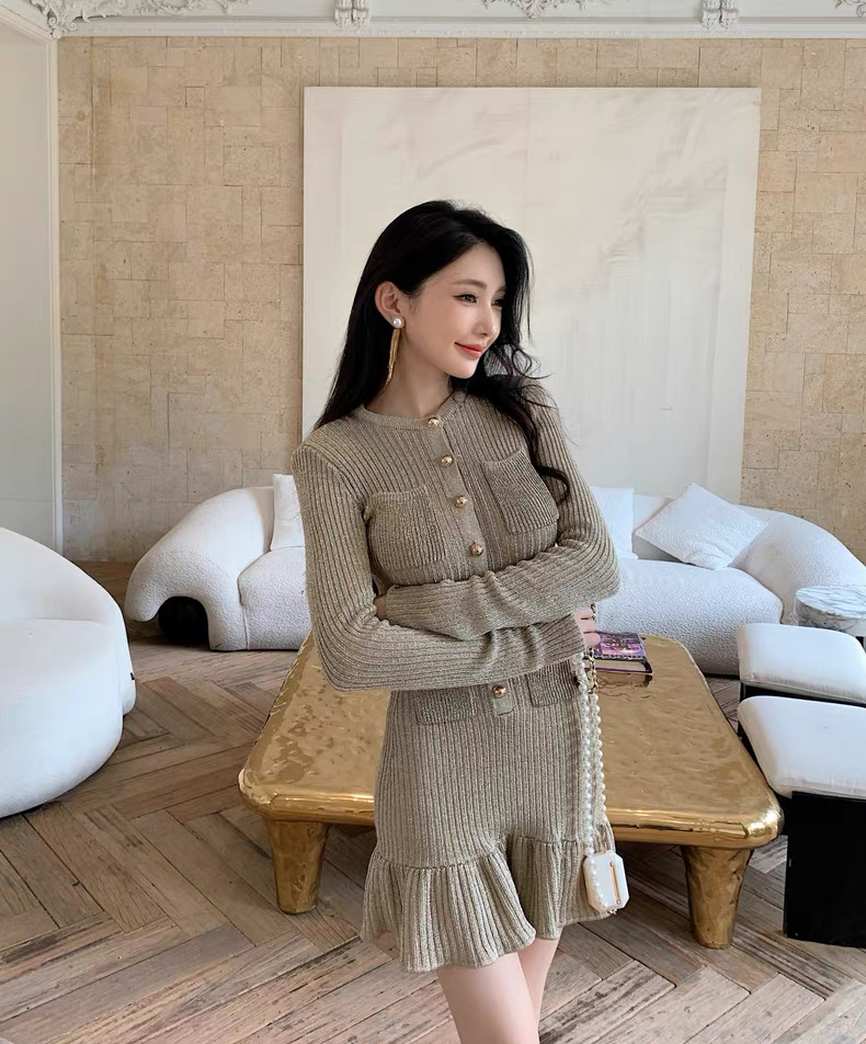 NO:535180,Self-Portrait New Season Series Official Website Synchronization Original one-to-one high-end custom small fragrance style Golden Lulux knitted high waist slimming Fashion base dress One-color three-code SML (S bust 56CM waist 40CM length 82CM hip 54CM and so on), skirts,alexander wang19860909Self-Portrait 新一季系列 官网同步 原版一比一高端定制小香风 金色卢勒克斯针织 高腰显瘦 时尚打底连衣裙一色三码SML（S胸围56CM 腰围40CM 衣长82CM 臀围54CM 以此类推）,,skirts,alexander wang,Women's clothing