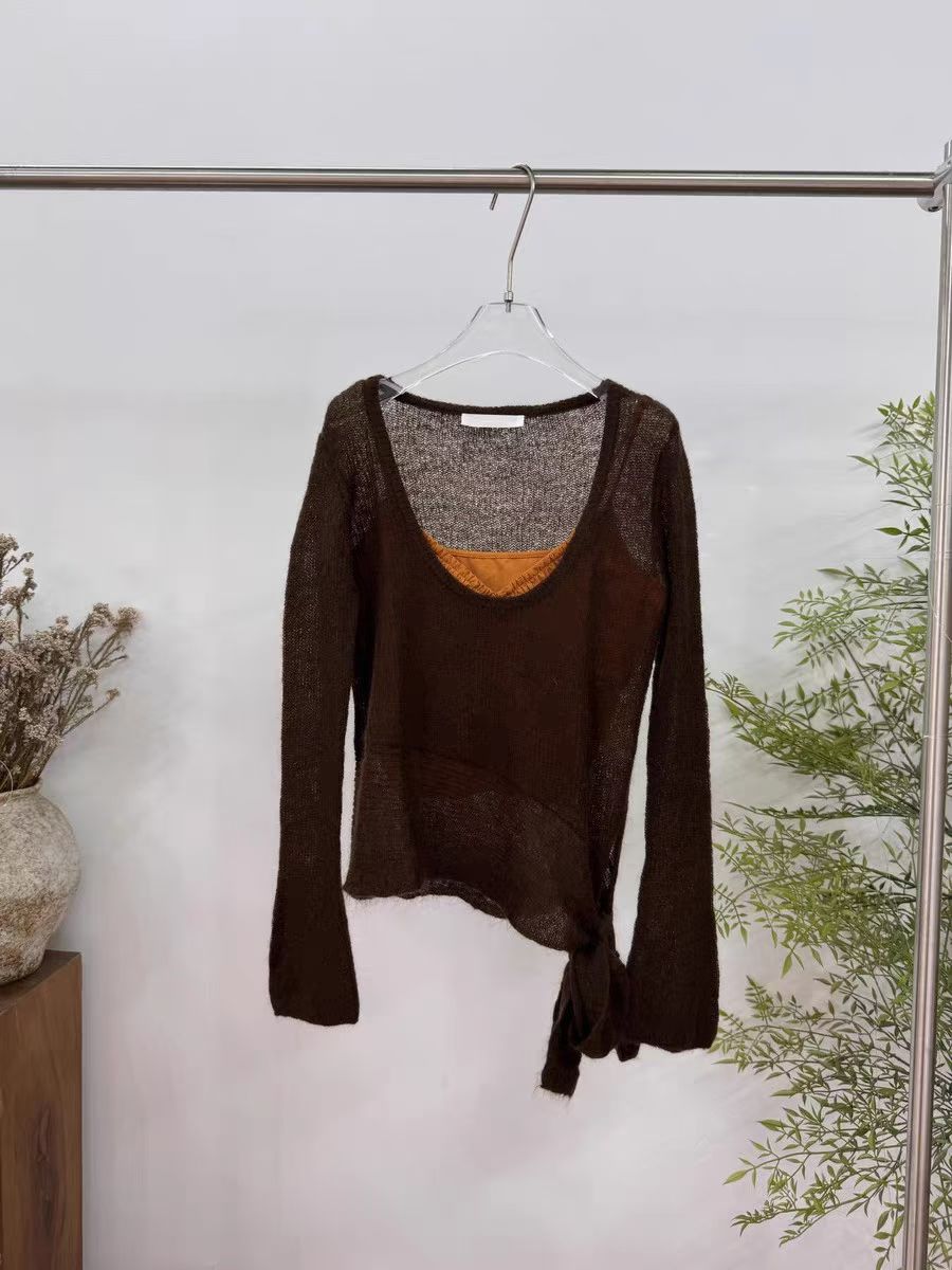 NO:564120,New models are available from stock, 25 autumn and winter new models, imported mohair big collar, bell sleeves knitted knotted, two-piece top, one color and three sizes SML (sweater S bust 90CM, shoulder width 37CM, length 53CM, inner suspender S bust 76CM, length 32CM and so on),,sweaters,alexander wang19860909新款现货供应,25秋冬新款 进口马海毛大领子 喇叭袖针织打结 俩件套上衣 一色三码SML（毛衣S胸围90CM 肩宽37CM 衣长53CM 内吊带S胸围76CM 衣长32CM以此类推）,,sweaters,alexander wang,Women's clothing