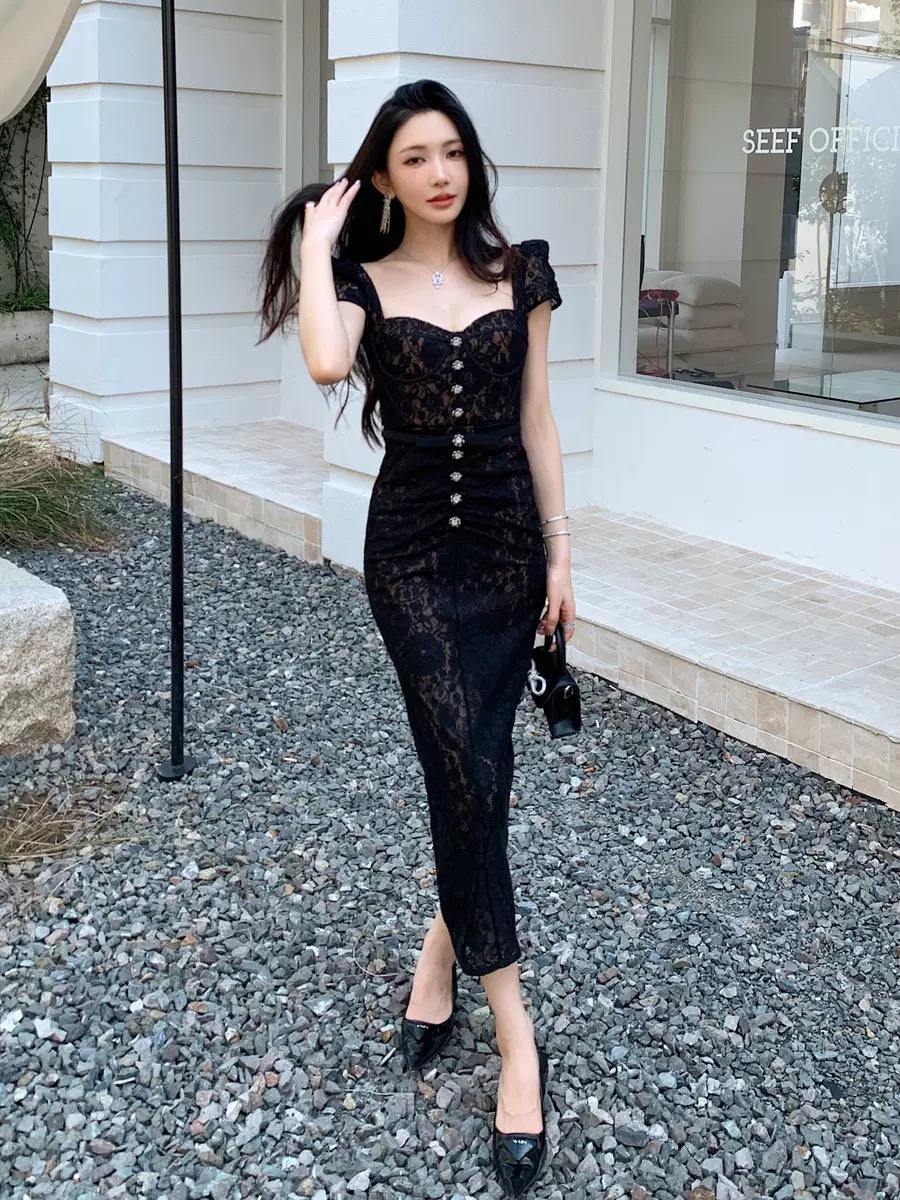 NO:575863,Self-Portrait new season series, synchronized with the official website, original one-to-one high-end customization, noble, wealthy daughter, outfit, sexy square neck, skirt for important occasions, black lace short-sleeved dress, one color, four sizes, SMLXL (S bust is suitable within 84CM, waist is 67CM, length is 121CM and so on),,skirts,T-shirt,alexander wang19860909Self-Portrait 新一季系列 官网同步 原版一比一高端定制 高贵 富家千金 穿搭 性感方领 出席重要场合的裙子 黑色蕾丝短袖连衣裙 一色四码 SMLXL（S胸围84CM内合适 腰围67CM 衣长121CM以此类推）,,skirts,T-shirt,alexander wang,Women's clothing