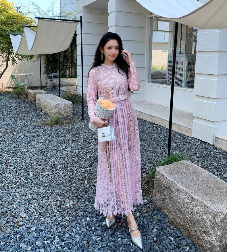 NO:576512,Self-Portrait new season series, synchronized with the official website, original one-to-one high-end customized pink lace, long-sleeved round neck, fake two pieces, see-through and small pleated long dress, one color and four sizes SMLXL (S length 123CM, bust 84CM suitable, waist 67CM and so on),,skirts,alexander wang19860909Self-Portrait 新一季系列 官网同步 原版一比一高端定制粉色蕾丝 长袖圆领 假两件 透视小心机百褶长款连衣裙一色四码SMLXL（S衣长123CM 胸围84CM内合适 腰围67CM以此类推）,,skirts,alexander wang,Women's clothing