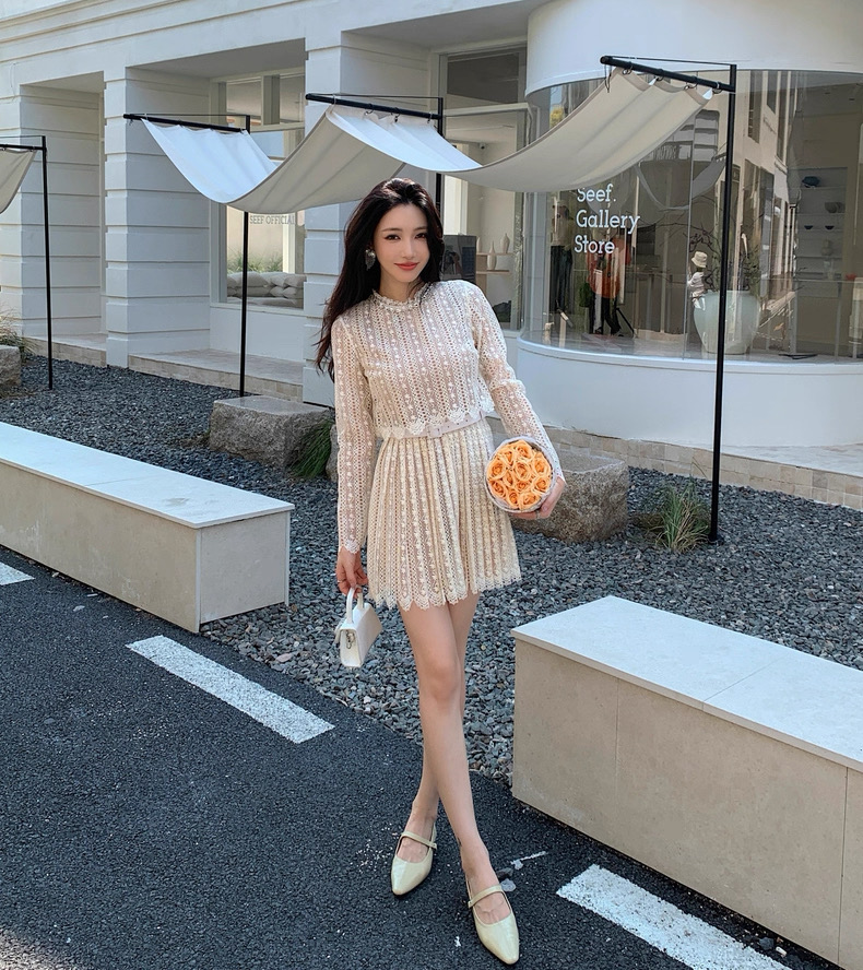 NO:578527,Self-Portrait new season series, synchronized with the official website, original one-to-one high-end customized off-white lace, heavy hand-made diamonds, fake two pieces, slim fit, long-sleeved short dress, one color and four sizes SMLXL (S bust 84CM is suitable, waist 67CM, length 82CM and so on),,skirts,alexander wang19860909Self-Portrait 新一季系列 官网同步 原版一比一高端定制米白色蕾丝 重工手工订钻 假两件 修身显瘦 长袖短款连衣裙 一色四码SMLXL（S胸围84CM 内合适 腰围67CM 衣长82CM 以此类推）,,skirts,alexander wang,Women's clothing