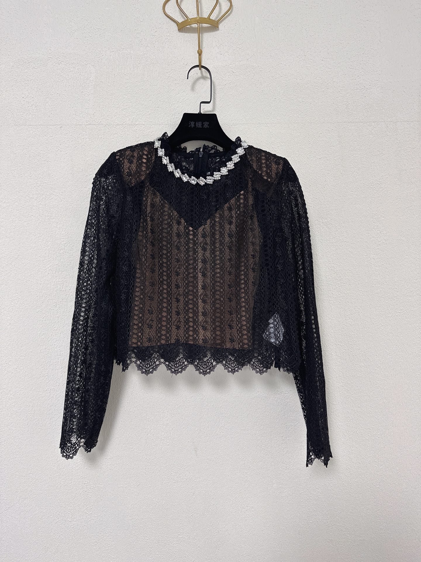 NO:579549,Tops and skirts Self-Portrait new season series official website synchronization original one to one high-end customized black long-sleeved lace tops high-waisted half-length pleated skirt fashionable two-piece suit one color three sizes SML (top S length 54CM, bust 84CM suitable S skirt waist 66CM skirt length 86CM and so on),,skirts,alexander wang19860909上衣半裙Self-Portrait 新一季系列 官网同步 原版一比一高端定制 黑色长袖蕾丝衫上衣高腰半身百褶长裙 时尚两件套装 一色三码SML（上衣S衣长54CM 胸围84CM内合适 S半裙腰围66CM 裙长86CM以此类推）,,skirts,alexander wang,Women's clothing