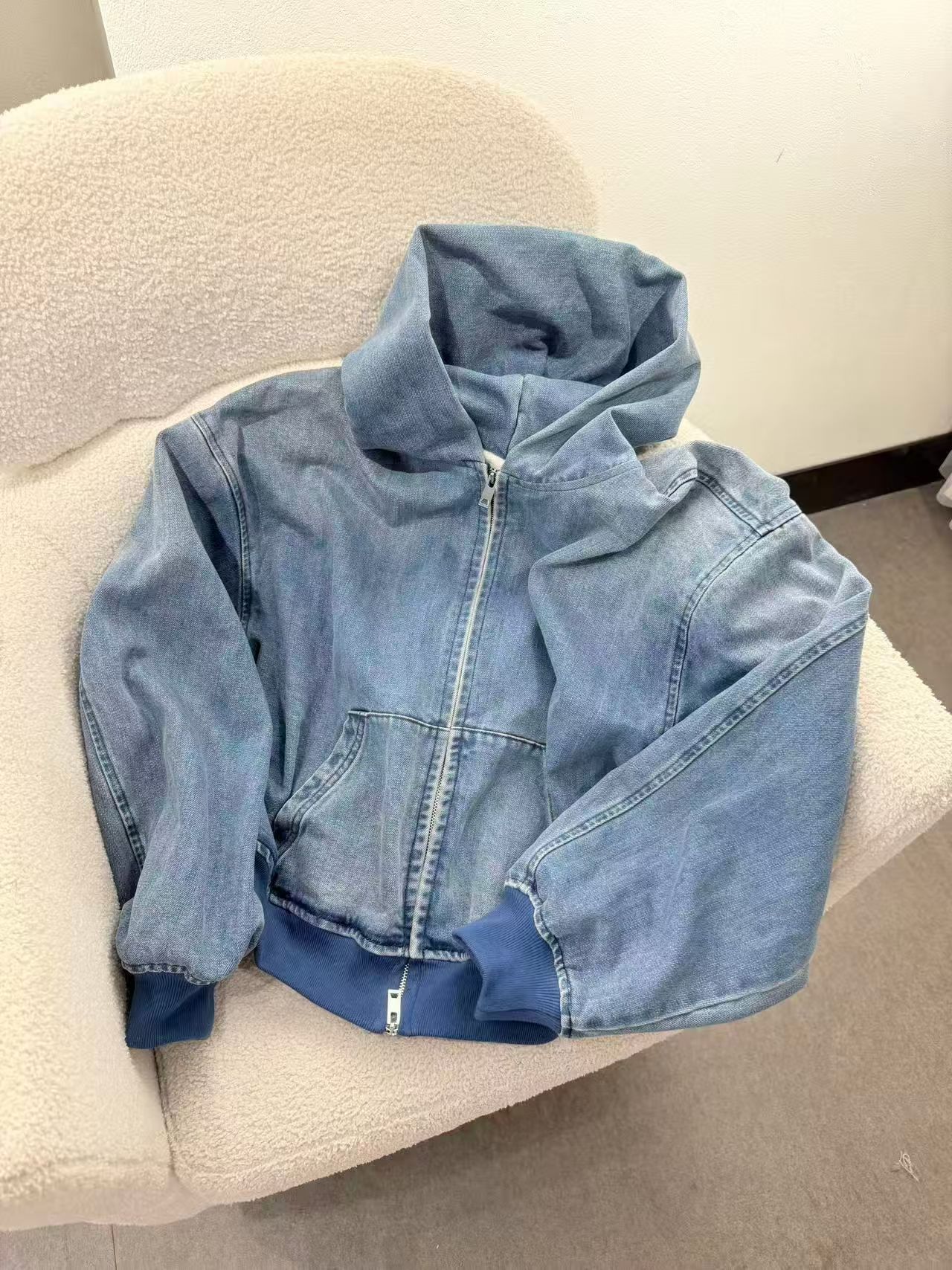 NO:591031,Alexanderwang Alexander Wang men and women loose velvet distressed velvet high quality thickened color matching design denim jacket one color three sizes SML (S bust 132CM shoulder width 64CM length 63CM and so on,,alexander wang,jackets & coats,alexander wang19860909Alexanderwang亚历山大王 男女宽松加绒 做旧 加绒 高品质 加厚 拼色设计 牛仔外套 一色三码SML（S胸围132CM 肩宽64CM 衣长63CM以此类推,,alexander wang,jackets & coats,alexander wang,Women's clothing