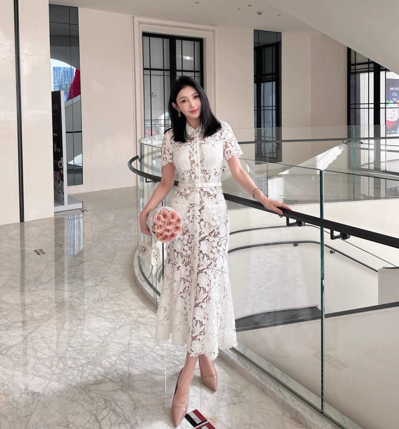 NO:733109,Self-Portrait new season series, synchronized with the official website, original one-to-one high-end customization, spring and summer new products, French retro, heavy water-soluble lace, lapel short sleeves, waisted fishtail skirt, elegant long skirt, four sizes in one color, SML19860909Self-Portrait 新一季系列 官网同步 原版一比一高端定制 春夏新品法式复古 重工水溶蕾丝 翻领短袖 收腰鱼尾裙 气质优雅长裙子 一色四码SMLXL（S胸围84CM内合适 腰围67CM 衣长123CM 以此类推）,,skirts,T-shirt,,Women's clothing