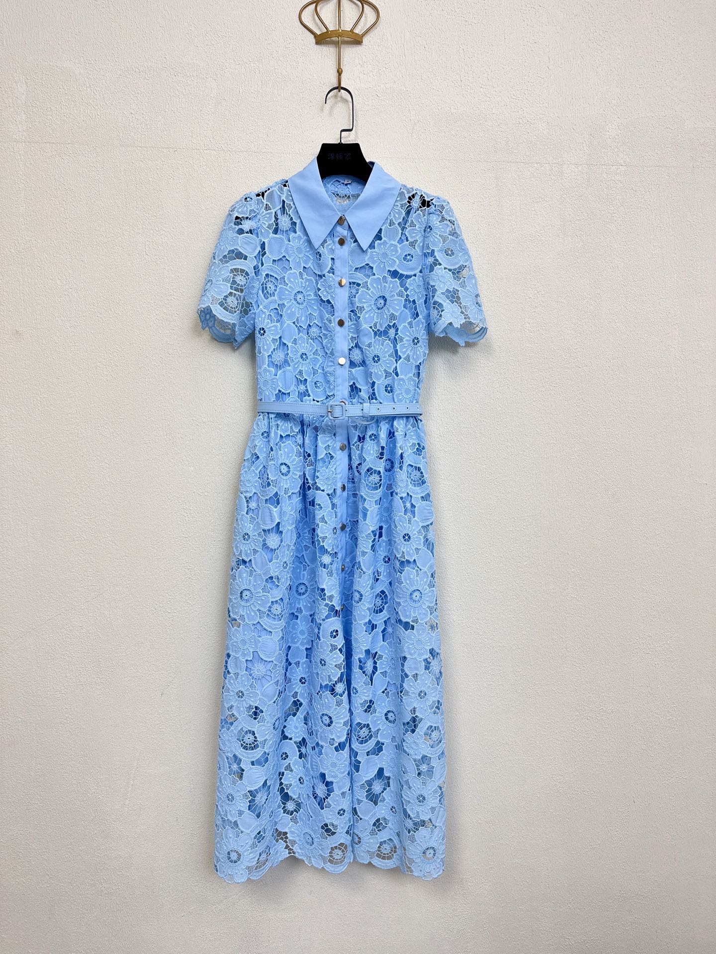 NO:733821,Self-Portrait new season series, synchronized with the official website, original one-to-one high-end customization, spring and summer new products, light blue laser, hollow embroidery, elegant commuter style, slim long dress, four sizes in one color, SML19860909Self-Portrait 新一季系列 官网同步 原版一比一高端定制 春夏新品浅蓝色激光 镂空刺绣 气质通勤风 修身长款连衣裙 一色四码SMLXL（S胸围84CM内合适 腰围68CM 衣长120CM 以此类推,,skirts,,Women's clothing