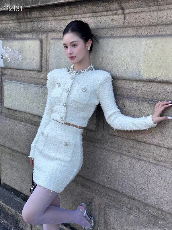 NO:793035,Self-Portrait new season series, official website synchronization, original one-to-one high-end customization, Xiaoxiangfeng, heavy diamond-embellished knitted short jacket, high-waisted skirt, two-piece suit, one color and three sizes SML (jacket M, bust 84CM, length 42CM, sleeve length 58CM, skirt S, waist 66CM, skirt length 40CM, etc., skirts, jackets & coats,19860909Self-Portrait 新一季系列 官网同步 原版一比一高端定制 小香风 重工钻饰针织短款外套高腰半身短裙 两件套装 一色三码SML（外套M胸围84CM 衣长42CM袖长58CM 半裙S腰围66CM 裙长40CM 以此类推,,skirts,jackets & coats,,Women's clothing