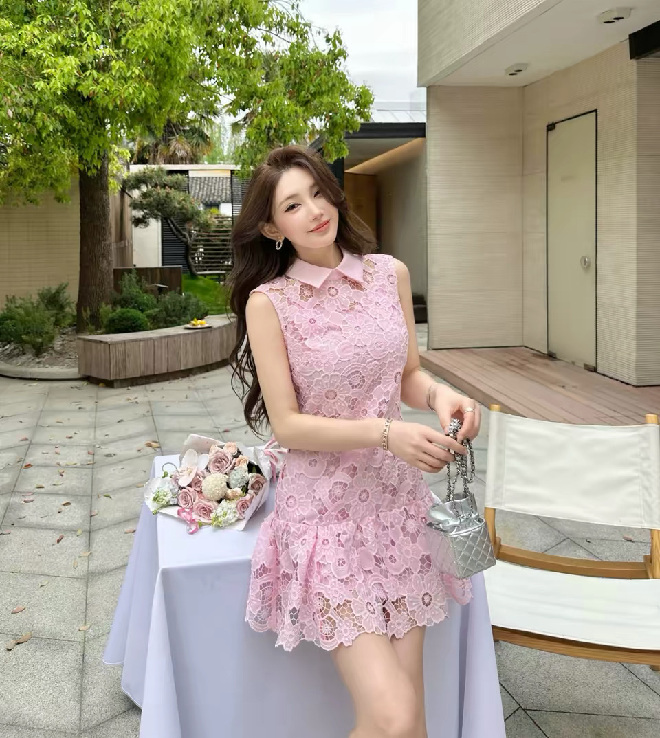 NO:806868,Self-Portrait new season series, synchronized with the official website, original one-to-one high-end customized fragrance, pink lapel, sweet lace, slim fit and hollow, sleeveless short dress, one color and four sizes SMLXL (S length 82CM, bust 84CM suitable, waist 69CM and so on) B,,skirts,19860909Self-Portrait 新一季系列 官网同步 原版一比一高端定制小香风 粉色翻领 蕾丝甜美 修身镂空 无袖短款连衣裙 一色四码SMLXL（S衣长82CM 胸围84CM内合适 腰围69CM 以此类推）B,,skirts,,Women's clothing