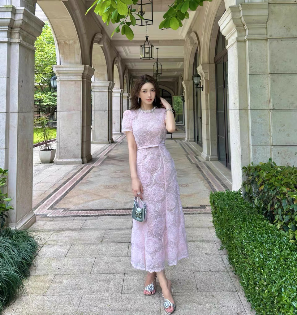NO:908064,Self-Portrait newly added pink, new season series, official website synchronization, original one-to-one high-end customized rose plate flower, lace round neck, short sleeves, fishtail dress (belt included) three colors and four sizes, off-white, black, pink SMLXL (S skirt length 124CM, bust 84CM suitable, waist 67CM and so on, everyone's measurement method is different, 1-3CM error is normal), skirts, T-shirt,19860909Self-Portrait新加粉色 新一季系列 官网同步 原版一比一高端定制玫瑰盘花 蕾丝圆领 短袖 鱼尾连衣长裙（送腰带）三色四码 米白色 黑色 粉色 SMLXL（S裙长124CM 胸围84CM 内合适 腰围67CM以此类推 每个人测量方式不同 1-3CM误差正常）,,skirts,T-shirt,,Women's clothing