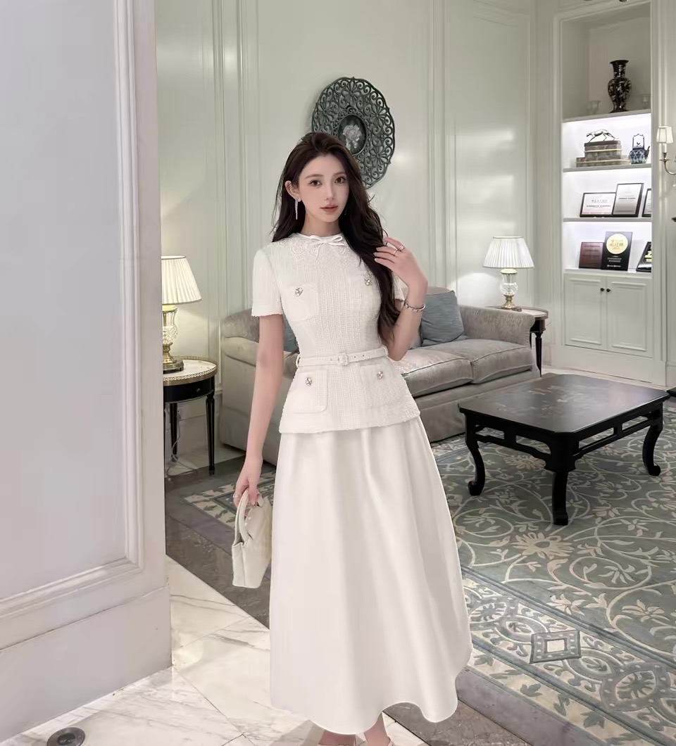 NO:925450,)Self-Portrait new season series, synchronized with the official website, original one-to-one high-end customization, high-end, small fragrance, French socialite, off-white baby collar, rich-style waist, slim long dress, one color, four sizes, SMLXL (S skirt length 125CM, bust 84CM suitable, waist 68CM and so on),,skirts,19860909)Self-Portrait 新一季系列 官网同步 原版一比一高端定制 高级感 小香风 法式名媛 米白色娃娃领 千金风收腰 修身长款连衣裙一色四码SMLXL（S裙长125CM 胸围84CM内合适 腰围68CM 以此类推）,,skirts,,Women's clothing