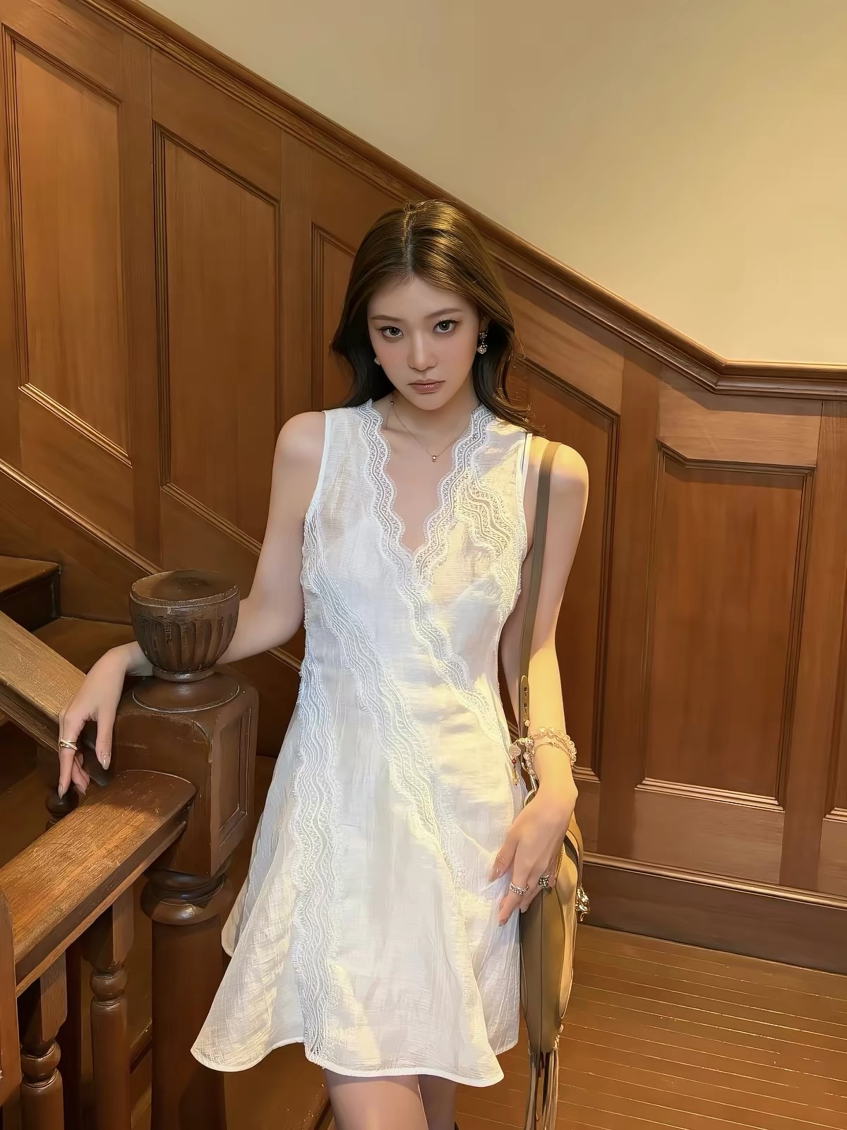 NO:911551,SANDRO 2026 new summer model, French white V-neck, wavy embroidery pattern, small high waist, sleeveless dress, one color and three sizes SML (S length 86CM, bust 84CM suitable, waist 72CM and so on),,skirts,19860909SANDRO 2026夏季新款 法式白色V领 波浪形刺绣图案 小高腰 无袖连衣裙一色三码SML（S衣长86CM 胸围84CM内合适 腰围72CM以此类推）,,skirts,,Women's clothing