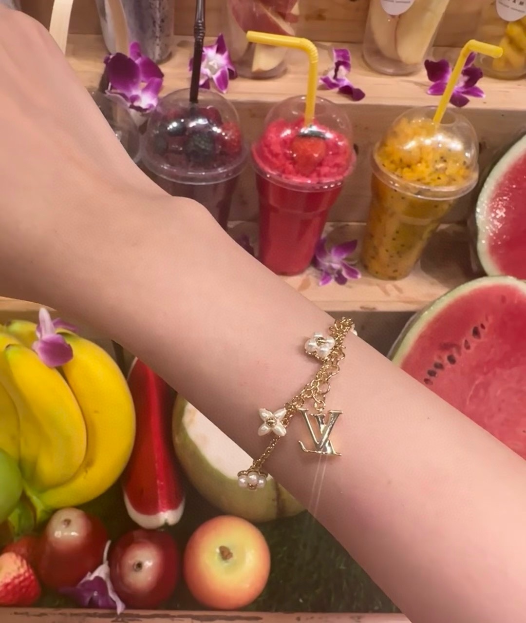 NO:634918,Bracelet hands-on pictures, bracelet, Cartier high-end jewelry19860909手链上手图,,bracelet,卡迪亚高端饰品,Jewelry