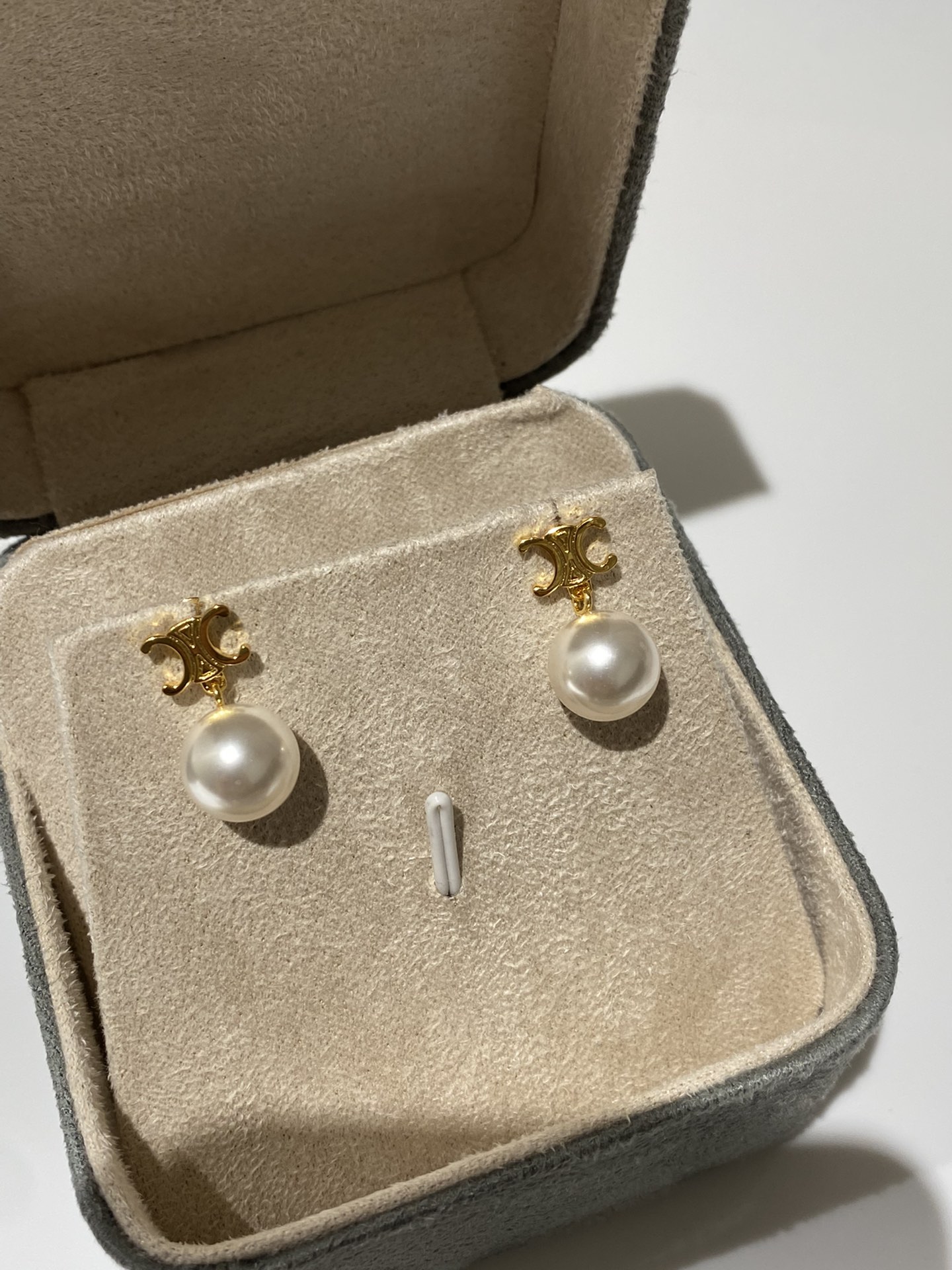 NO:633461,88180,CE Arc de Triomphe golden pearl earrings, earrings, Cartier high-end jewelry1986090988180,CE 凯旋门 金色 珍珠 耳环,,earrings,卡迪亚高端饰品,Jewelry