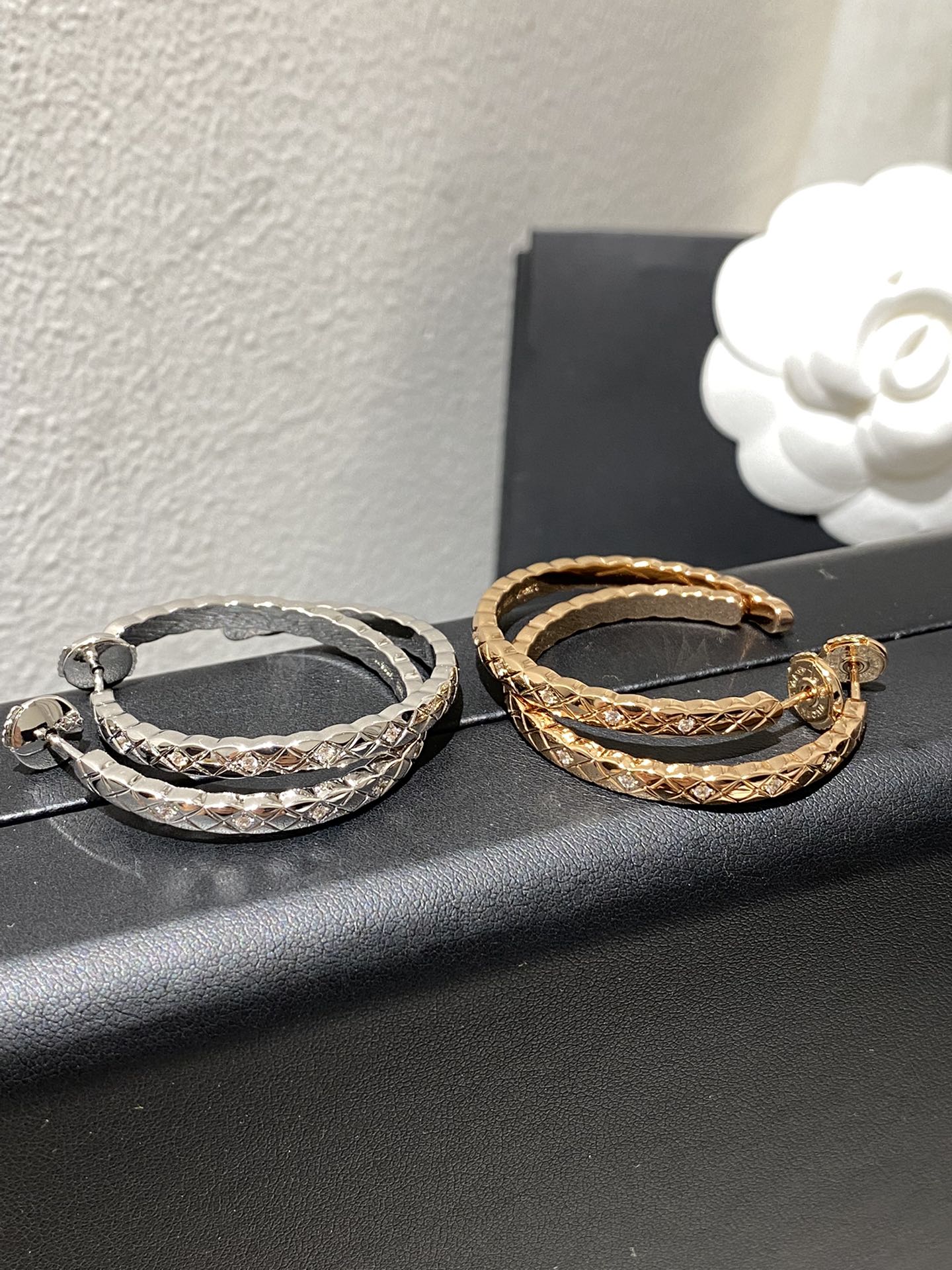 NO:634023,88230,CH coco crush rhombus diamond large hoop earrings ZPw Seiko version thick plated real gold, earrings, Cartier high-end jewelry1986090988230,CH coco crush 菱格间钻 大圈耳环 ZPw 精工版本 厚镀真金,,earrings,卡迪亚高端饰品,Jewelry