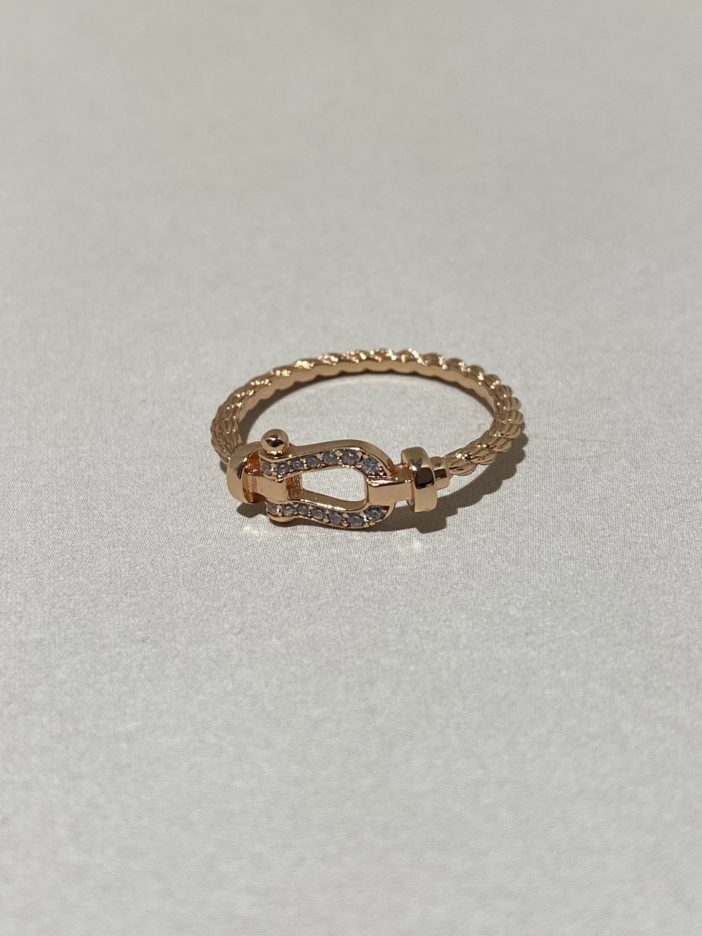 NO:631997,88180, Fred horseshoe rose gold diamond ring US size 6 7 8 material brass electroplated thick gold, ring, Cartier high-end jewelry1986090988180,Fred 马蹄 玫瑰金 镶钻 戒指 美码 6 7 8 材质黄铜电镀厚金,,ring,卡迪亚高端饰品,Jewelry