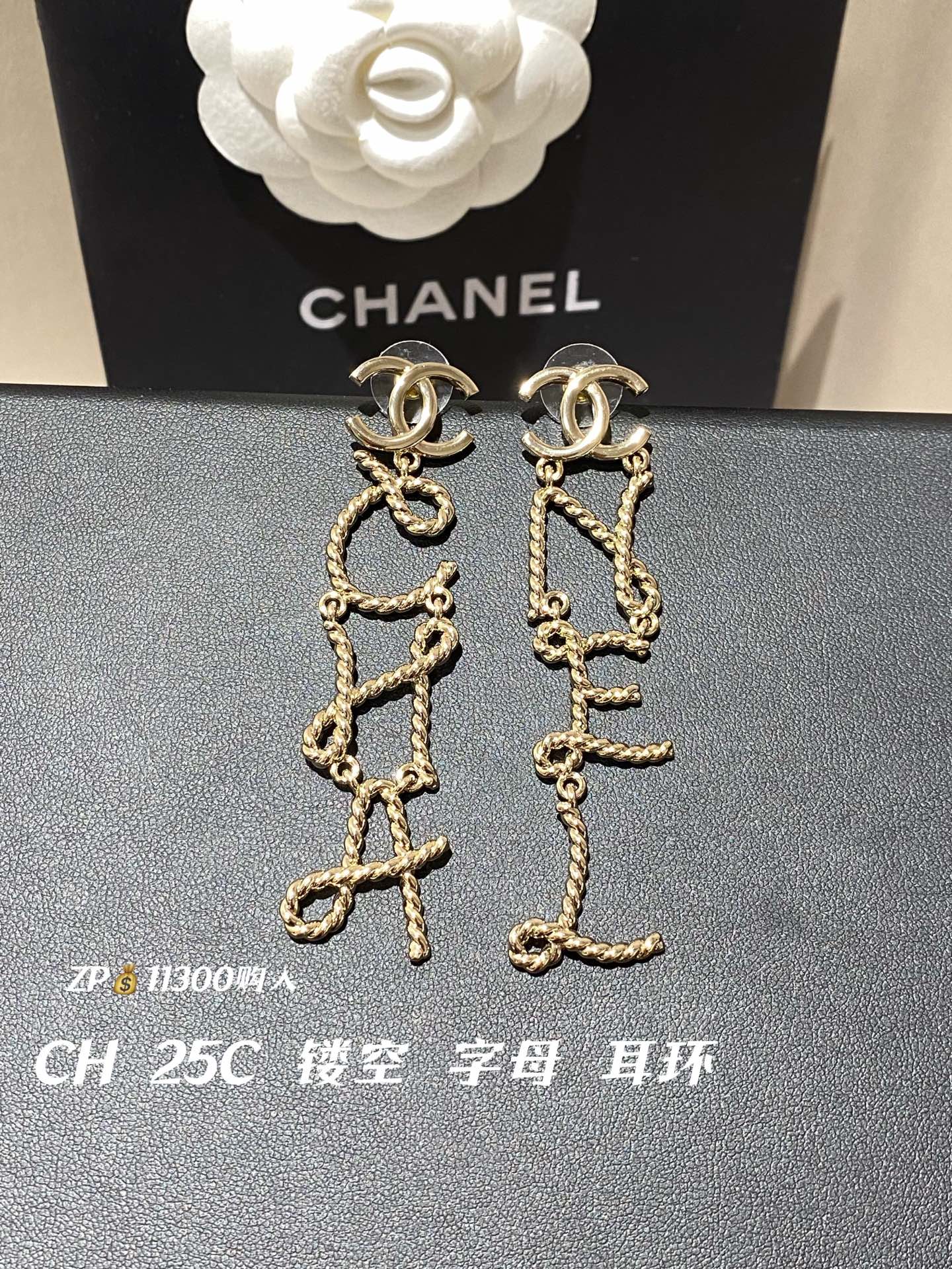 Nuevo modelo 25C colgante de doble C con letras escritas a mano en dorado, pendientes ZP comprados, logotipo de letras …