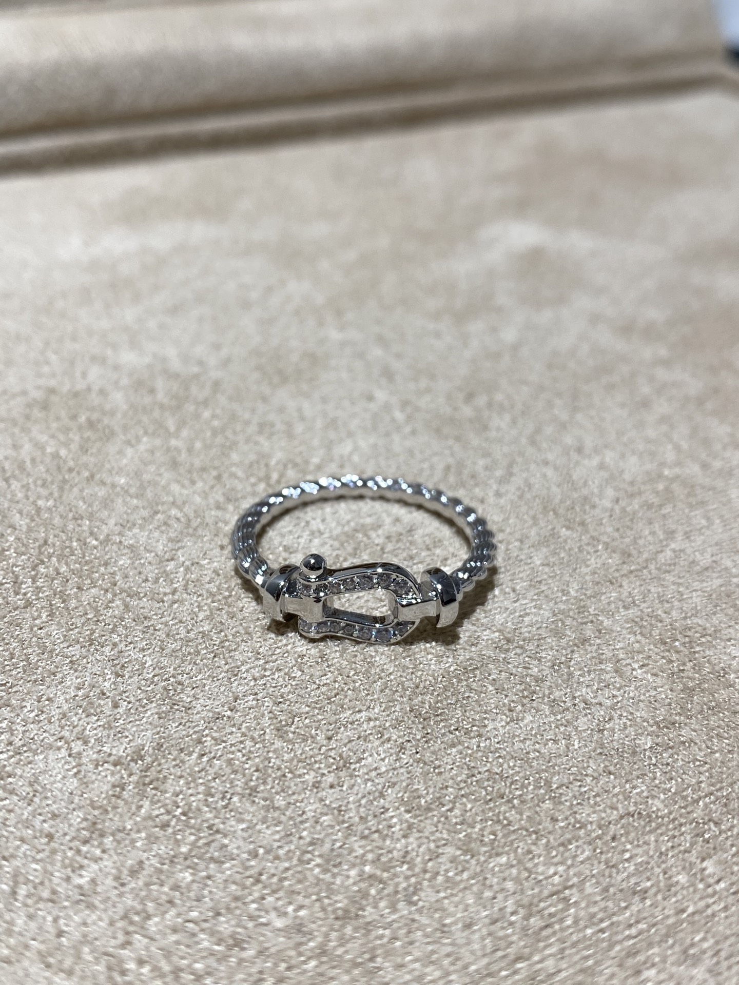NO:632819,88160,Fred threaded horseshoe ring, brass thick plated 18K, size 6 7 8,,ring,Cardia high-end jewelry1986090988160,Fred 螺纹 马蹄 戒指 黄铜厚镀18K 尺码6 7 8,,ring,卡迪亚高端饰品,Jewelry