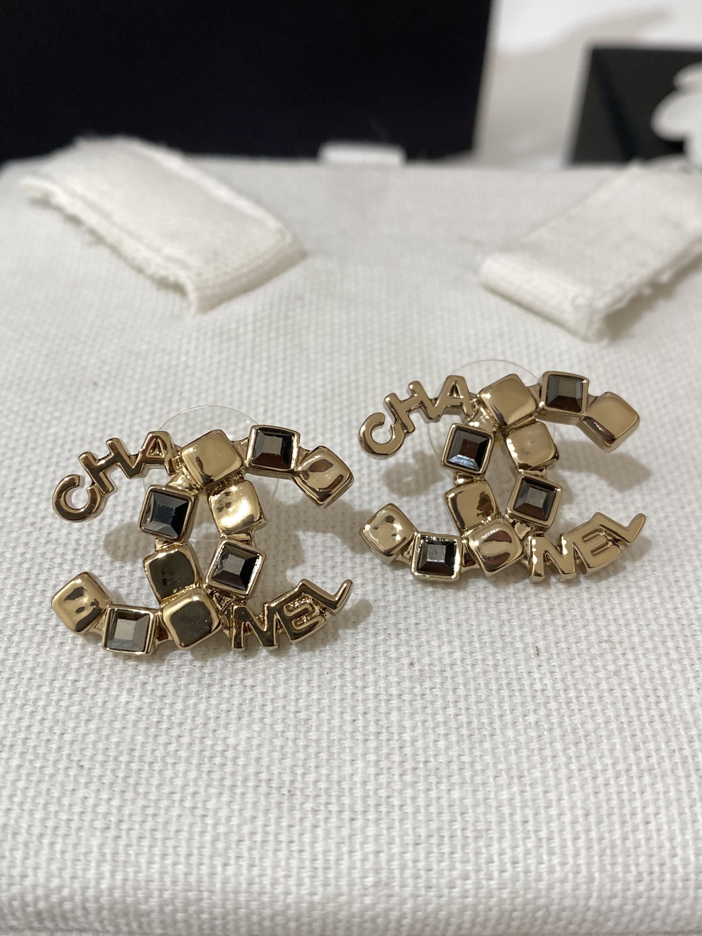 NO:633309,Special price for loss-making clearance, shipping fee is 8 per piece, free shipping for 2 pieces, Cardia high-end jewelry19860909亏本清货特价 一件运费8,2件包邮,,卡迪亚高端饰品,Jewelry