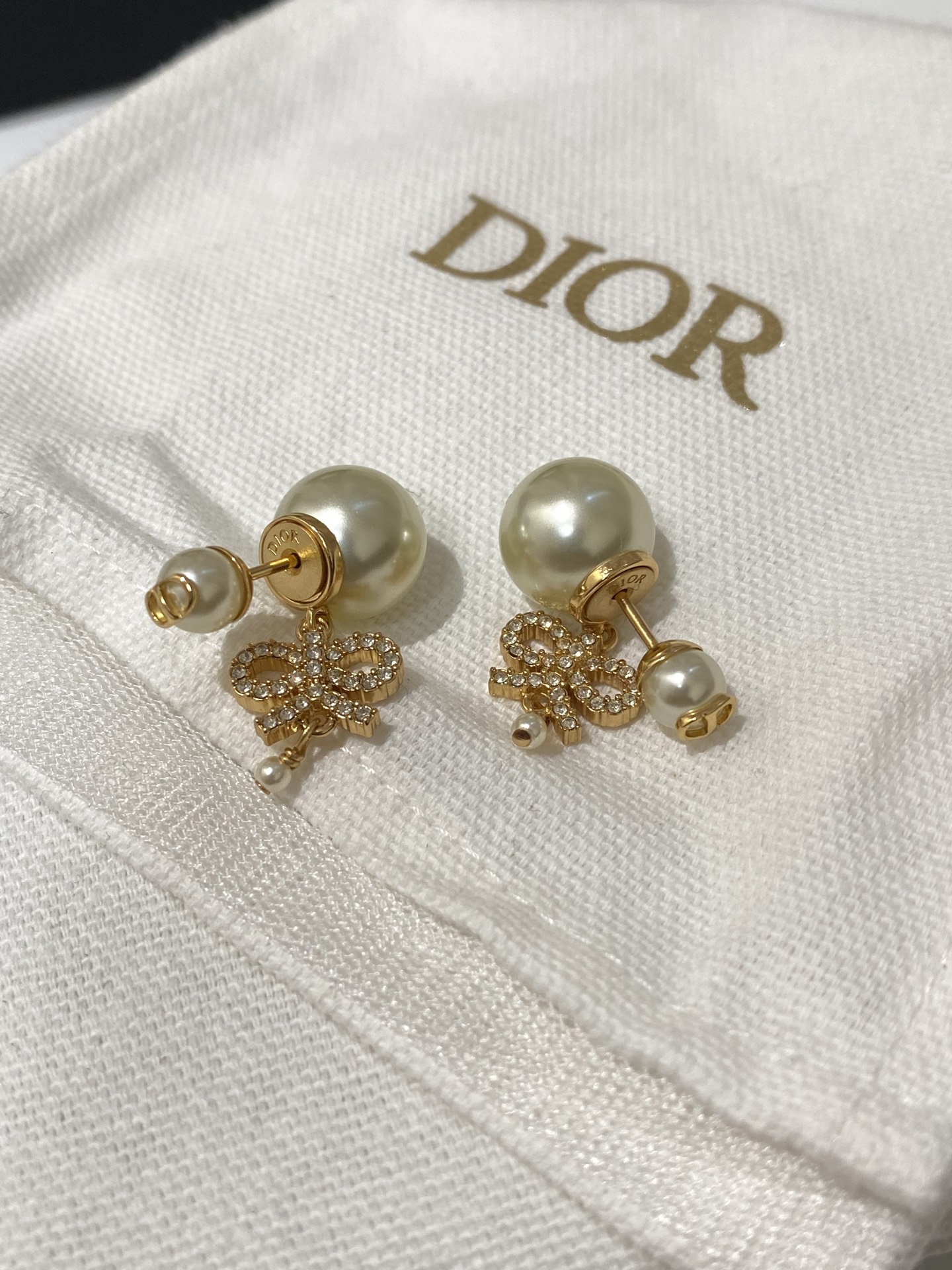 NO:633699,88180,D 25 new bow pearl earrings,earrings,Cardia high-end jewelry1986090988180,D 25 新款 蝴蝶结 珍珠 耳环,,earrings,卡迪亚高端饰品,Jewelry