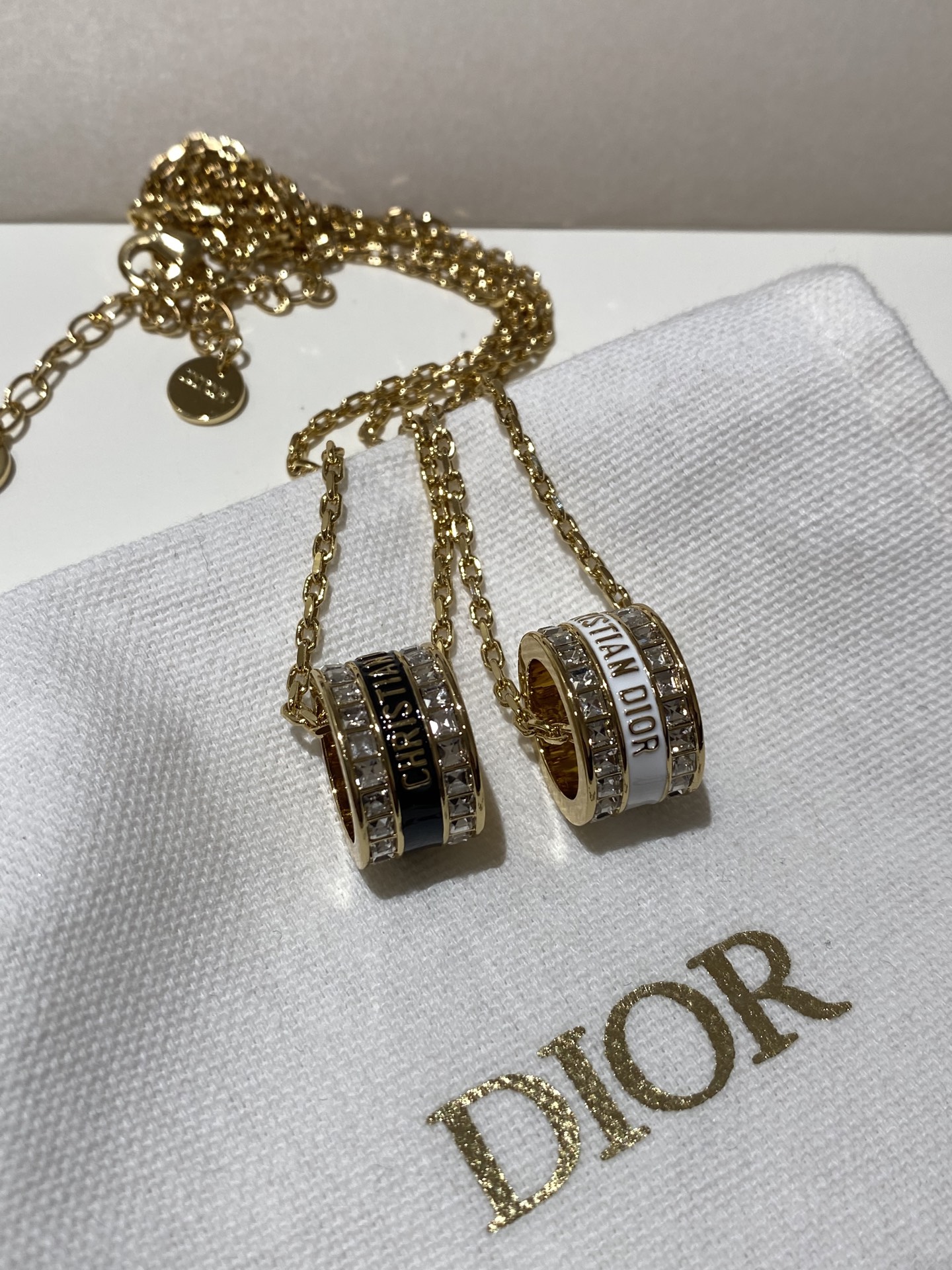 NO:633594,88220,D 25 new necklace black and white enamel cylinder necklace ZP purchase,necklace,Cardia high-end jewelry1986090988220,D 25 新款项链 黑白珐琅 圆筒 项链 ZP购入,,necklace,卡迪亚高端饰品,Jewelry