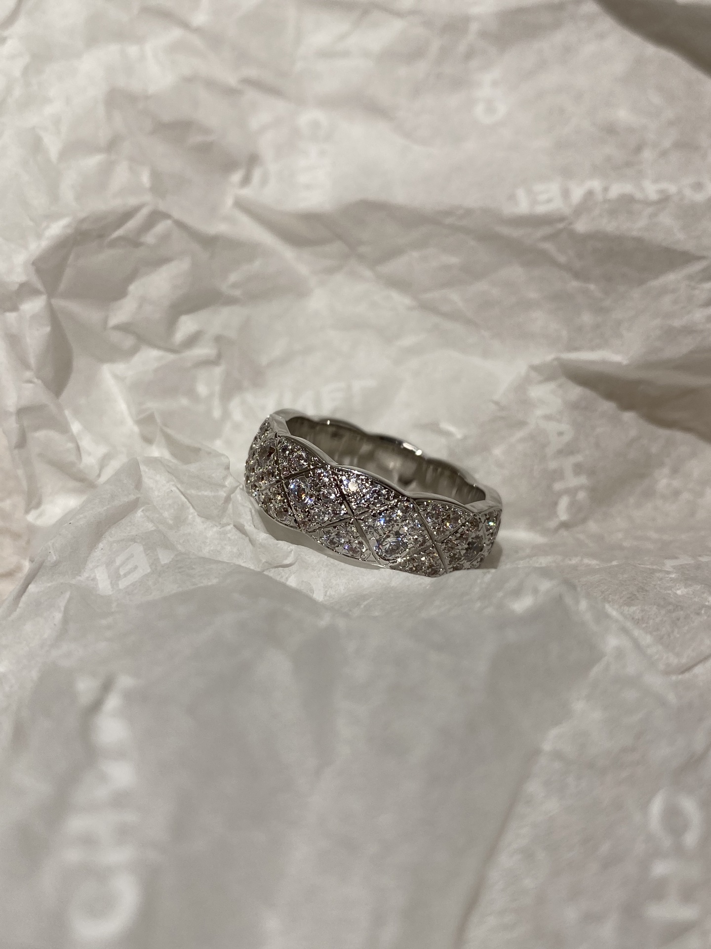 CH高级珠宝满钻Cococrush戒指\nCNC精工版本\n厚镀18K金，手工镶嵌精选5A锆石\n尺码678，其他码数5个起可以定做