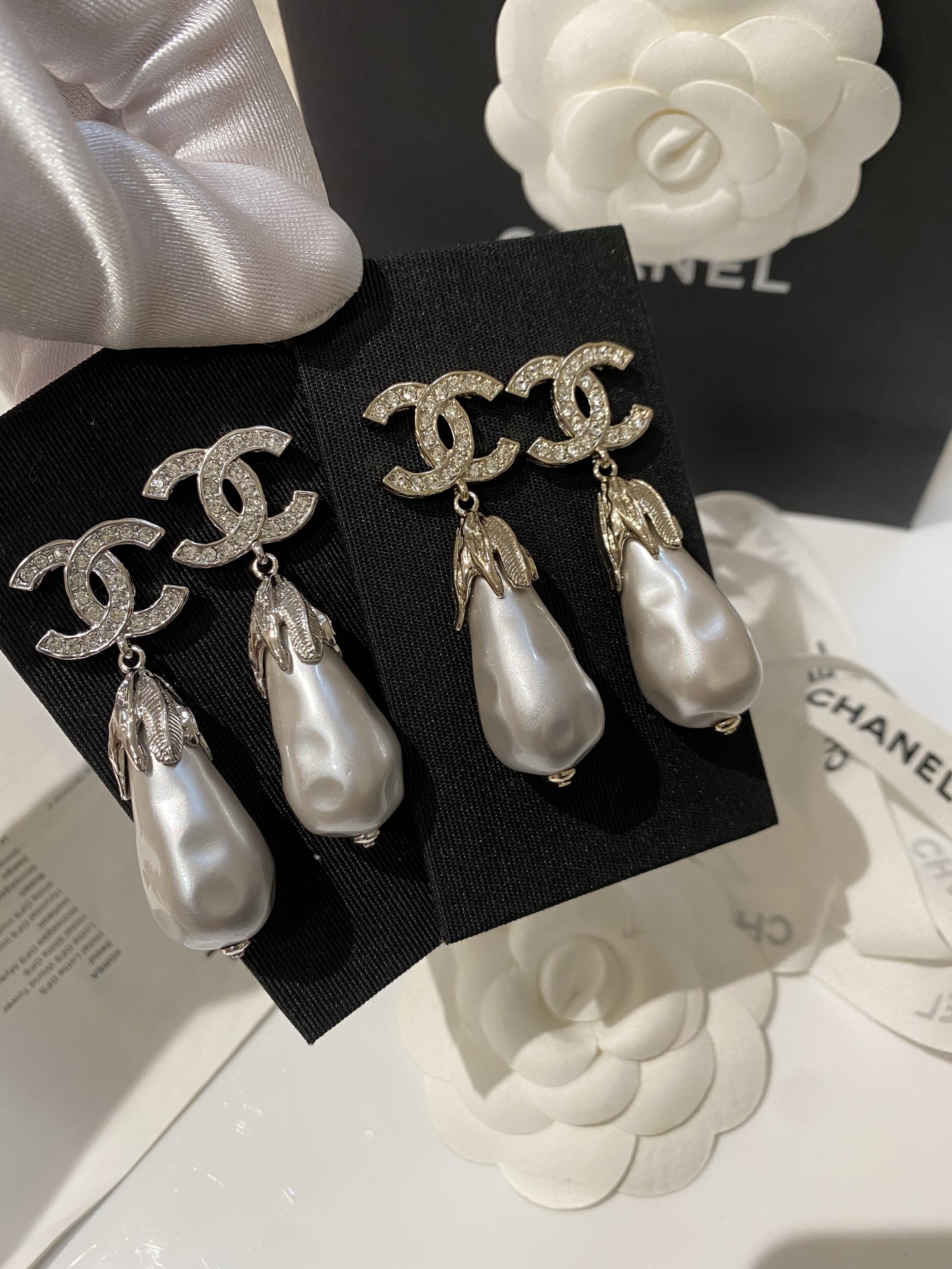 NO:633845,88200, CH 25s Feather Irregular Water Drop Pearl Earrings Purchased from ZP, Light Gold/Silver, earrings, Cartier high-end jewelry1986090988200,CH 25s 羽毛不规则水滴珍珠耳环 ZP购入 浅金色/银色,,earrings,卡迪亚高端饰品,Jewelry